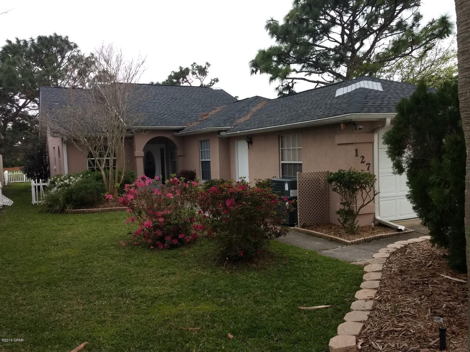 This is a 3 bedroom 2 bath patio home in the Glades with a large open living room/dining room combo with a enclosed Florida Room and split bedroom plan.