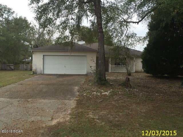 Great single story home with 3 bedrooms and 2 full. Spacious open floorplan, kitchen with breakfast bar overlooks living area with fireplace. Large master bedroom and master bath has a sunken tub with a separate shower. Neutral colors throughout. This one is ready to go and priced to sell. See this one quick because it's going to go fast!!!