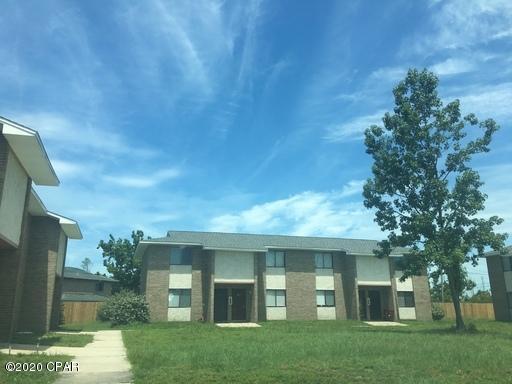 This townhome offers 2 Bedrooms and 1.5 Bath located near TAFB. Newly renovated. Open floor plan. Laundry room with washer and dryer hook ups off covered back patio. Rent includes water, sewer, trash, pest control, and lawn service.



*No Pets*