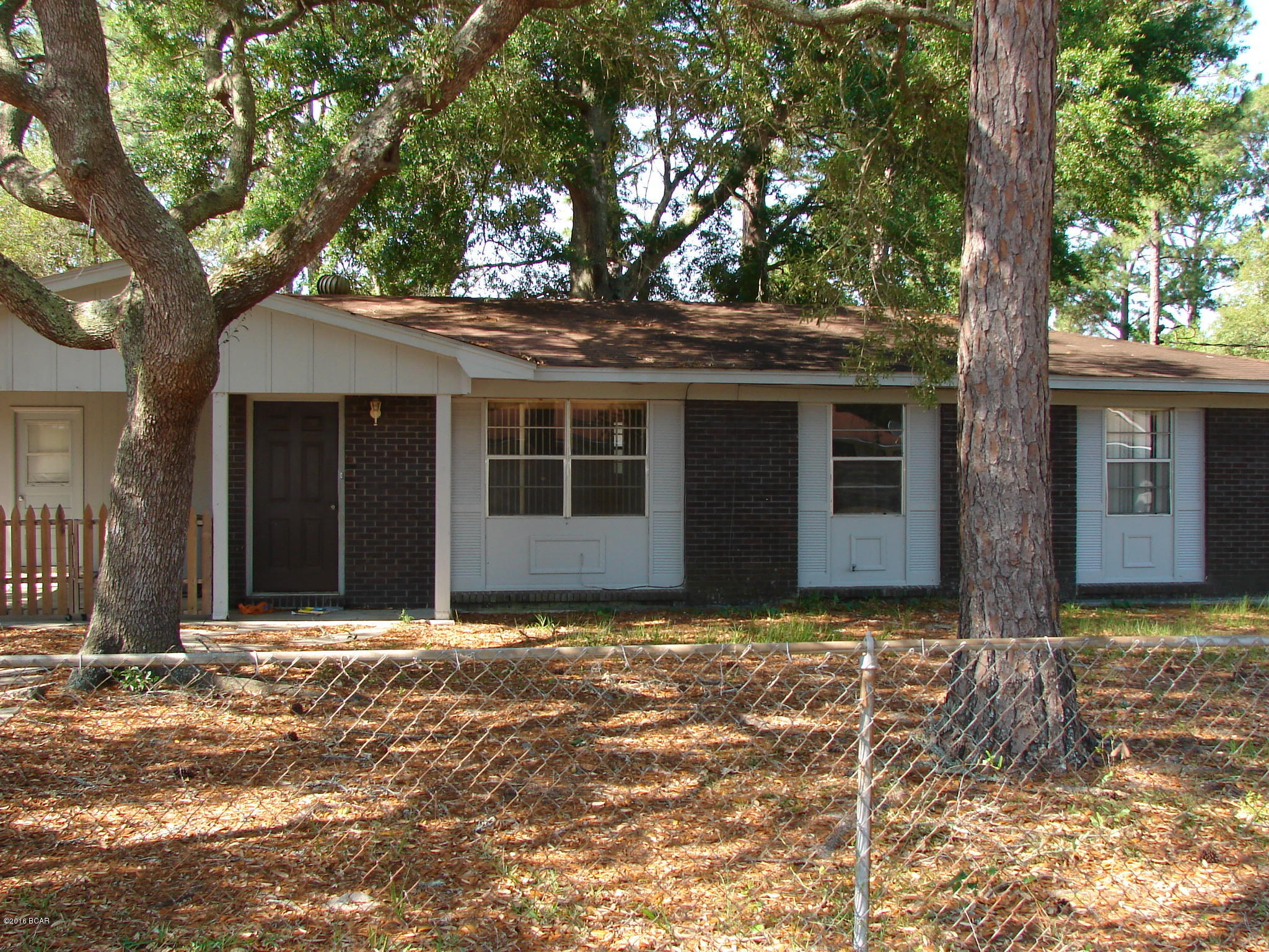 3 bedroom home located close to Tyndall AFB, shopping, schools and dining. Large fenced yard has shade trees to enjoy the warm Florida summers.