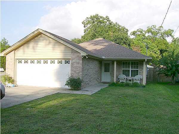 This is an extremely nice custom home with ceramic tile and carpet, tray ceilings, fireplace, separate laundry room, breakfast bar & island, sprinkler system, shed, and 2-car garage.