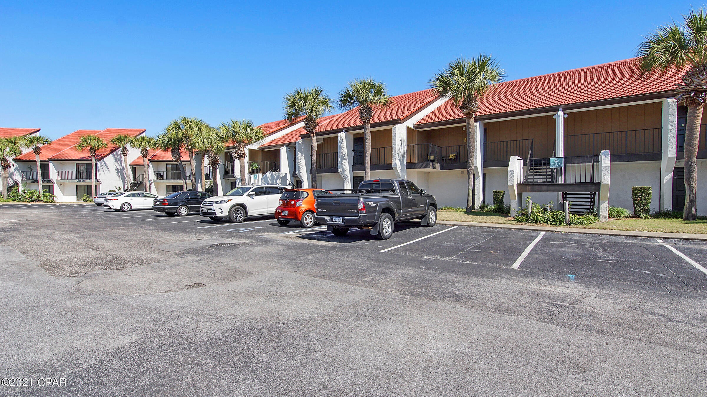 1 bedroom 2 bath Golf Villa, located in the beautiful Edgewater Beach Resort.  This villa is vacant with no furniture or appliances. Great opportunity upgrade and remodel to make this unit your own!
