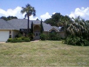 EXCLUSIVE NEIGHBORHOOD OVERLOOKING THE 13TH HOLE. CATHEDRAL CEILINGS ENHANCE AN IMPRESSIVE GREATROOM W/FIREPLACE. LARGE MASTER SUITE W/DOUBLE DOOR ENTRANCE- SEPER HIS/HER VANITY W/ LOTS OF MIRRORS -LARGE WALK-IN CLOSET. SPLIT PLAN. BIG KITCHEN W\EAT-IN BAY WINDOW OVERLOOKING THE GOLF COURSE AND A PRESERVE AREA. CUSTOM DRAPERY \MATCHING WALLPAPER. OVERSIZED GARAGE FOR GOLF CART.