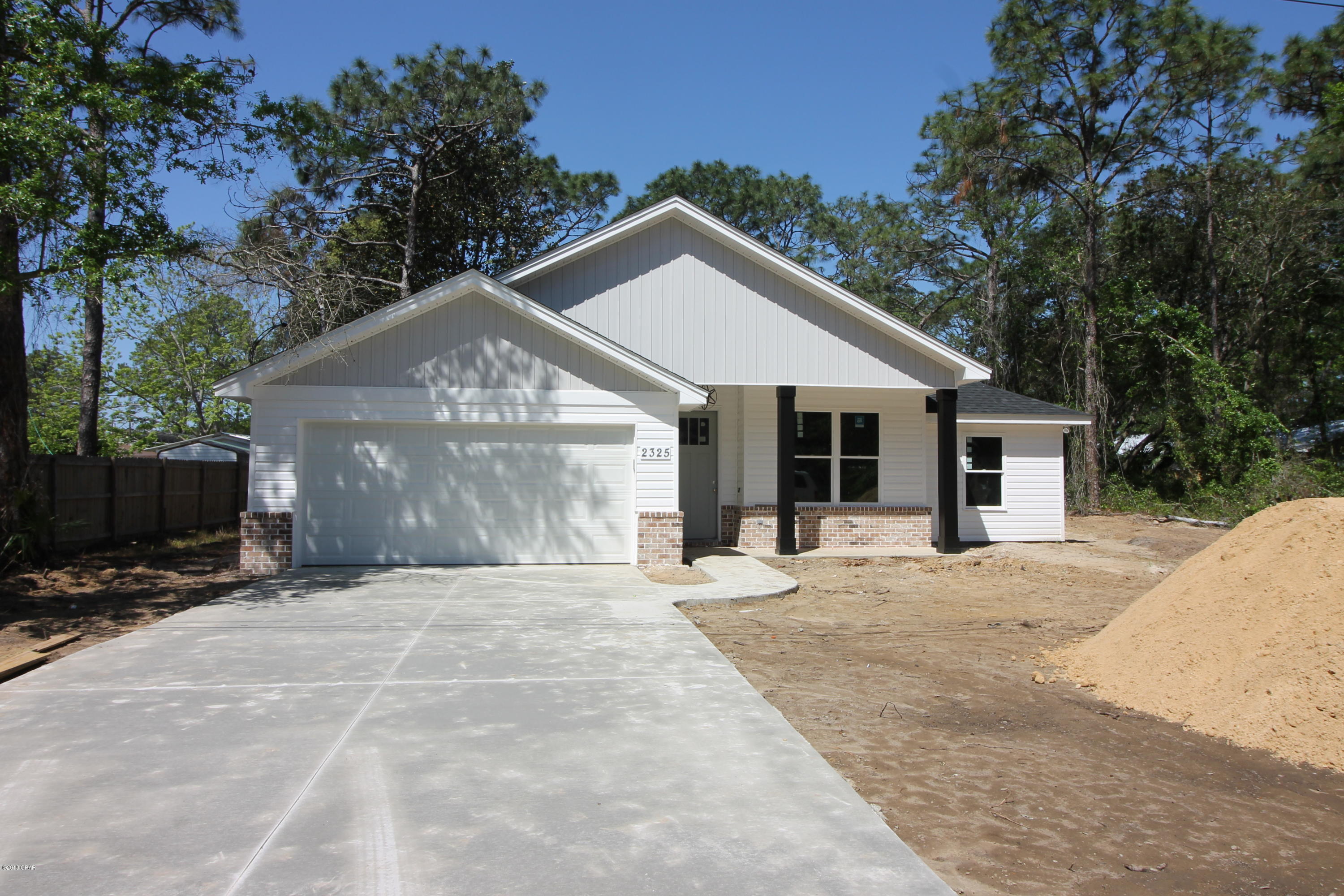 Stunning New construction homes in a great location in Panama City. This home has a spacious floor plan, with custom cabinets, quartz counter tops, wood looking vinyl flooring, up graded light fixtures and all at an affordable price. This home has 3 bedrooms 2 baths and an office. Come check it out today