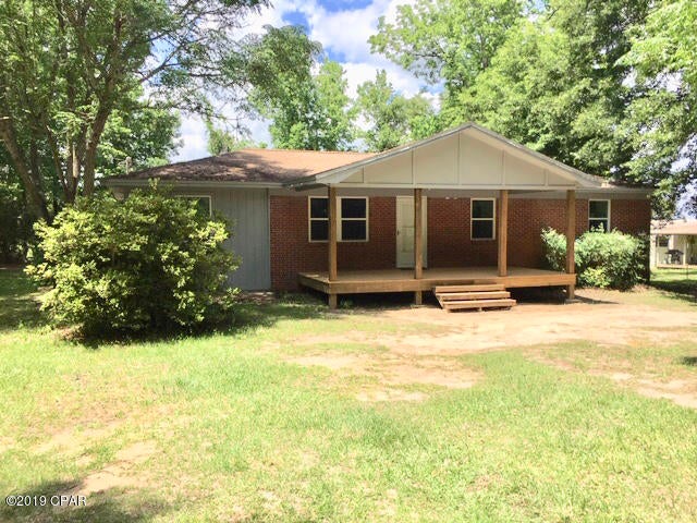Recently renovated.  New laminate flooring.  New white kitchen cabinets.  New paint.  All new master bath.  Live in a quiet country setting.  Watch the cows in the pasture behind the property while enjoying your morning coffee.