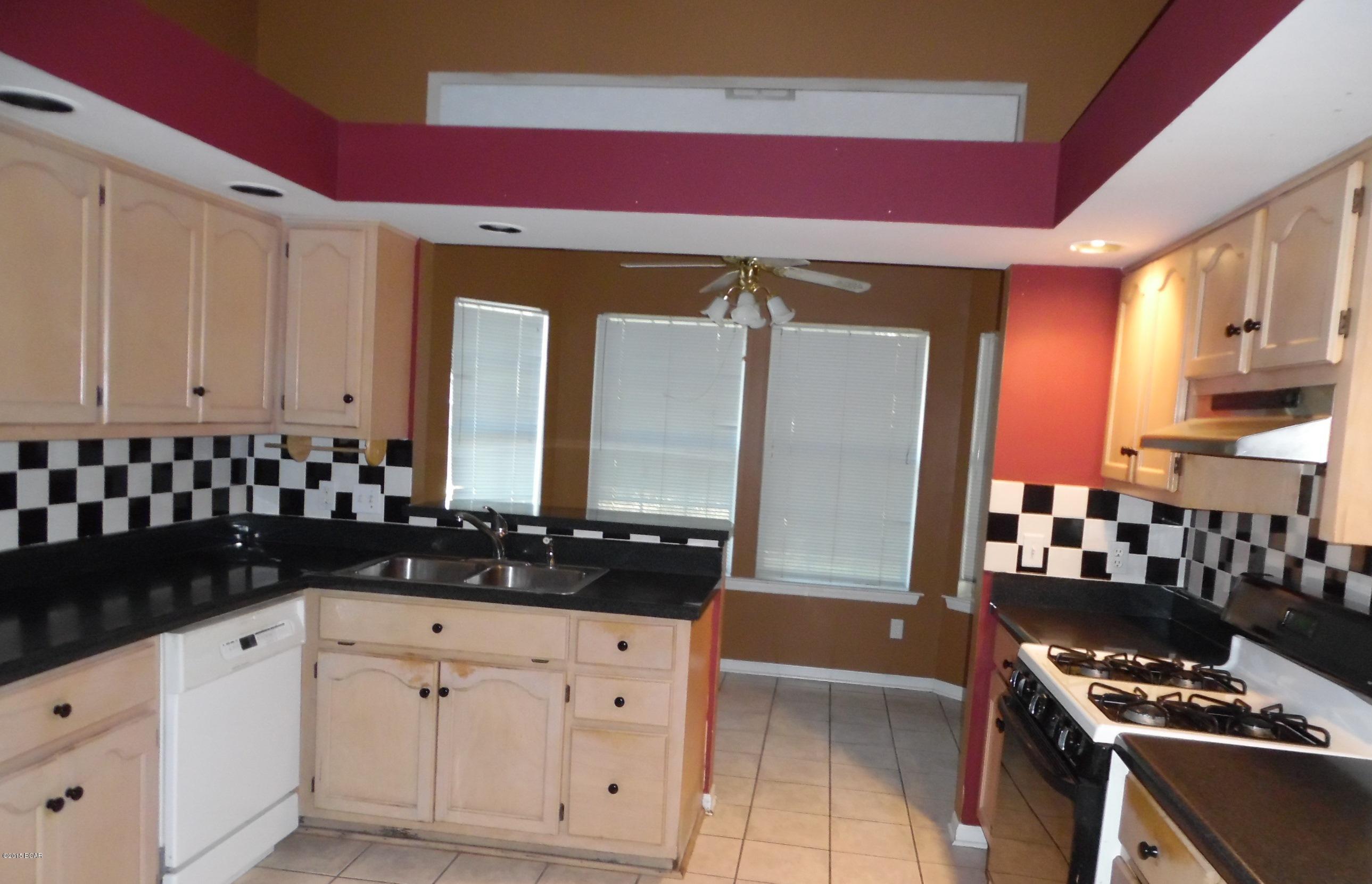 Lagoon Oaks - Residential
