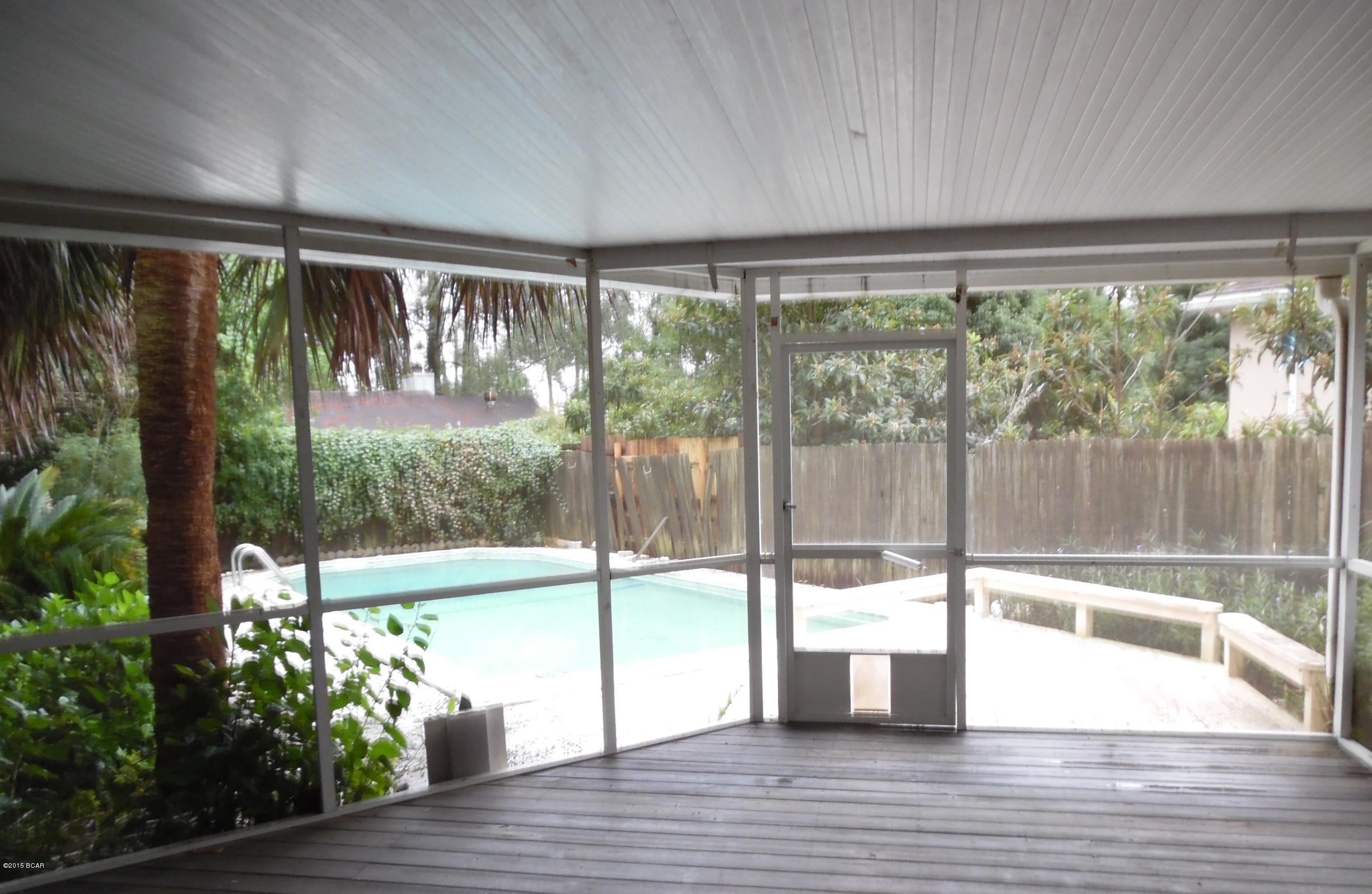 Lagoon Oaks - Residential