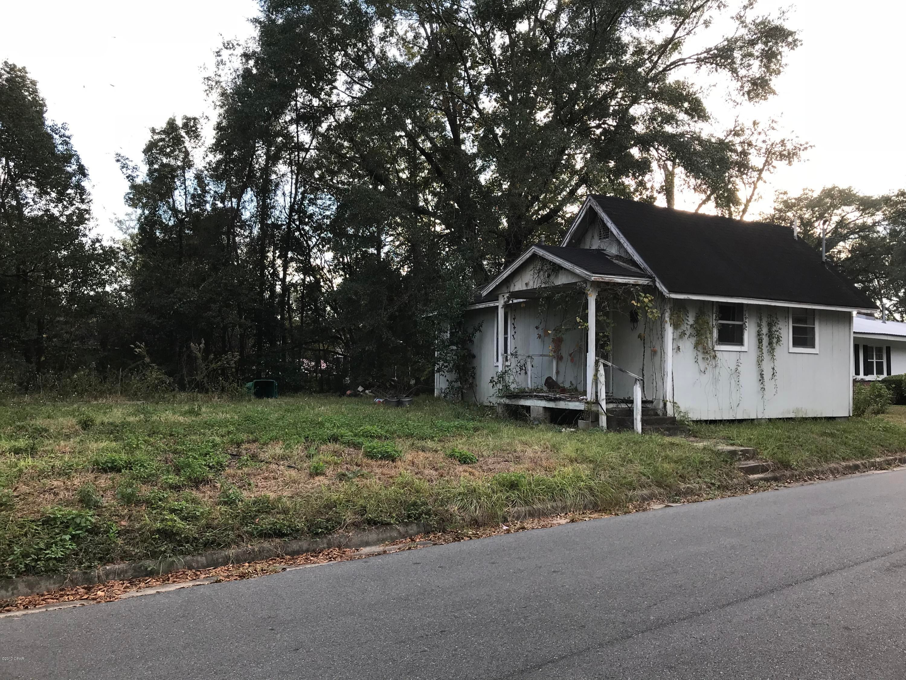 Nice lot on a quiet street in Downtown Marianna!!! Lot has an existing building that can be removed or used as storage.  Public utilities available.  Drive by and take a look today!