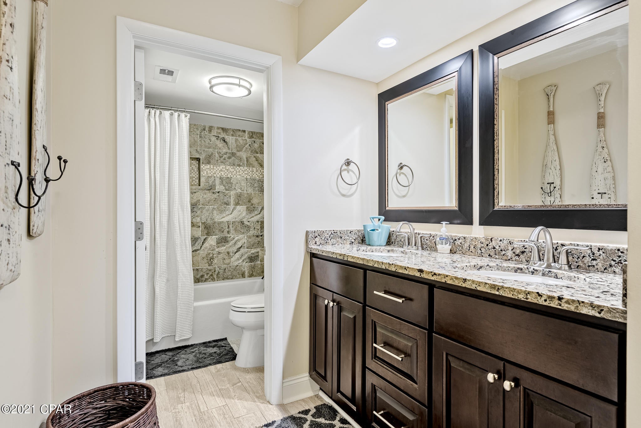 Summerhouse Condo. - Residential