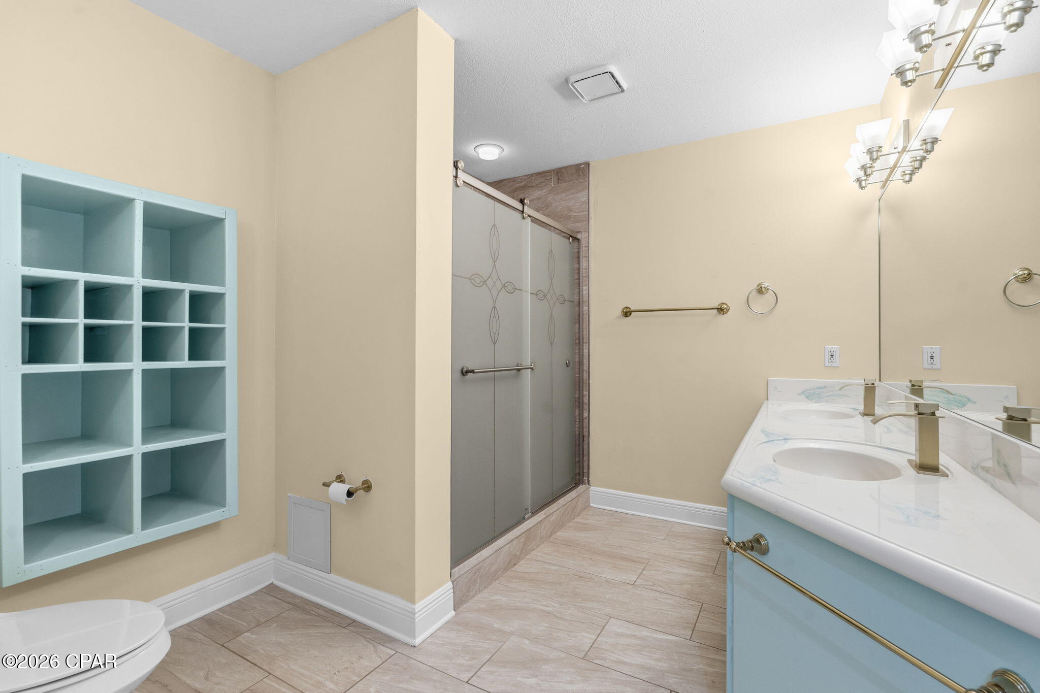 Country Club Gardens - Residential Lease