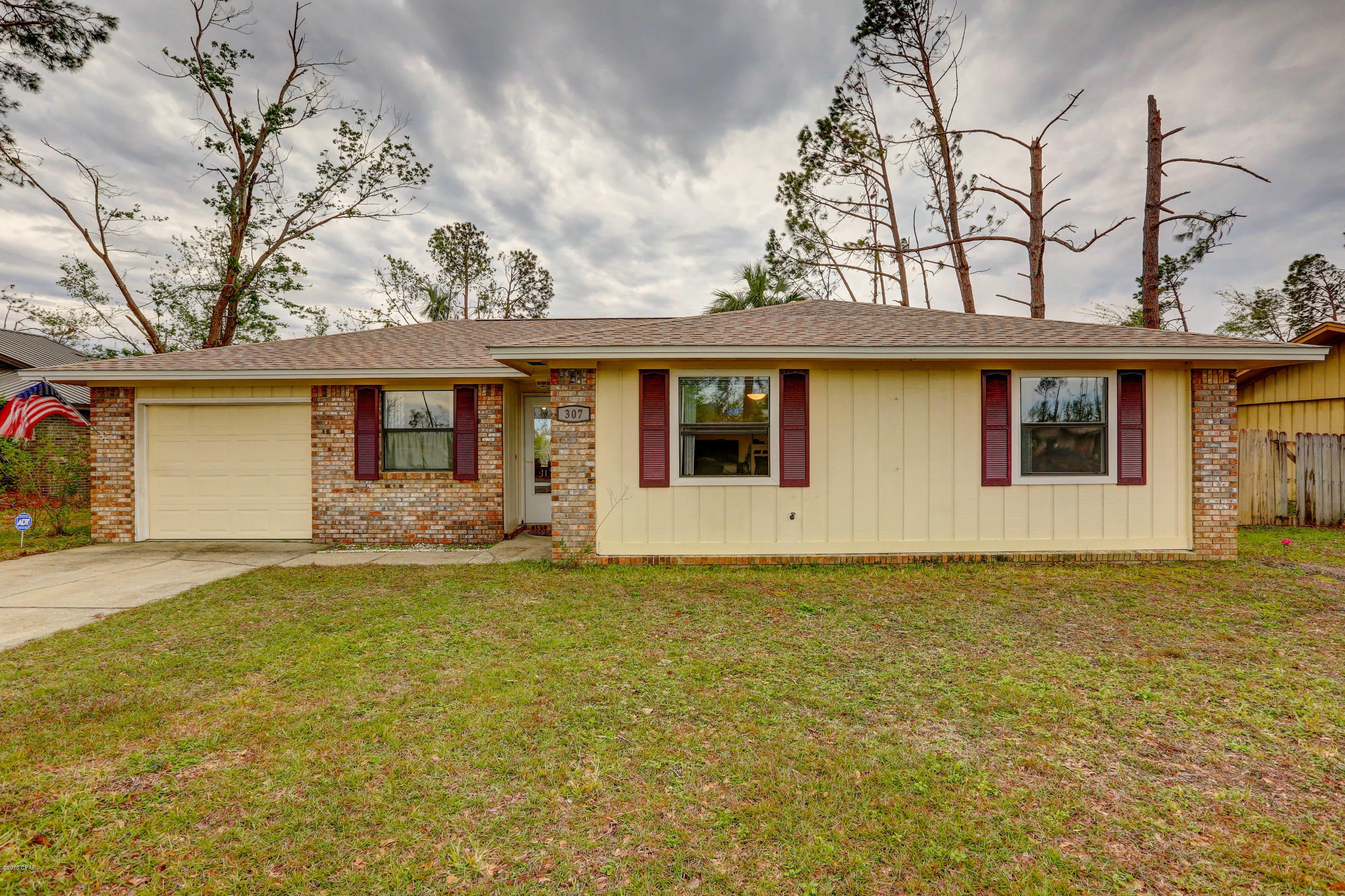 NO DAMAGE AND A GREAT NEIGHBORHOOD is where you will find this home, close to schools and walking distance to Winn-Dixie Shopping Center, Walmart and several eateries!  Open floor plan has a cathedral ceiling making it feel especially spacious! Lots of cabinets and counterspace in the kitchen, great for food prep and plenty of storage! The Master Bedroom easily holds a king size bed and the additional bedrooms are very large with lots of natural light. There is an inside laundry room with lots of space to hide the dirty clothes! Sliding glass door in the dining area takes you to the backyard that has expansive views! (as of 10 Oct 18)!  NEW roof, NEW dishwasher, NEW stove, the washer and dryer convey along with the refrigerator! THIS WON'T LAST LONG!!