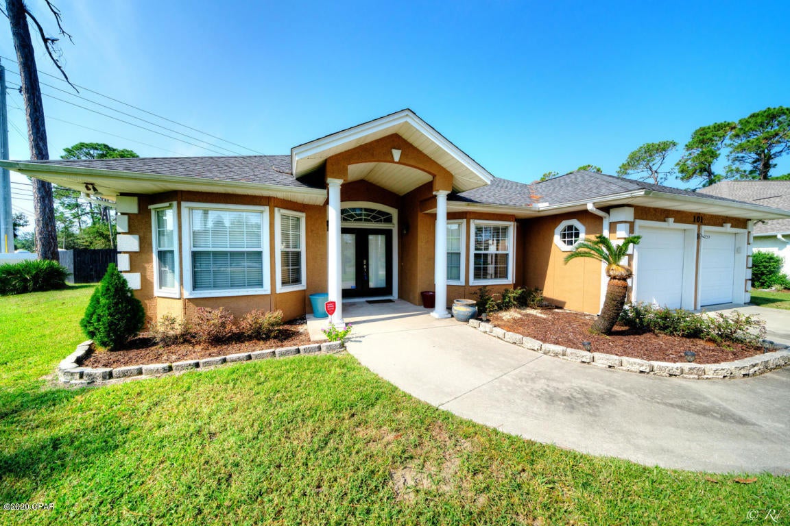 Beautifully updated, 1930SQFT / 3BD / 2.5BA, home in the sought after Palm Bay Community. The home is located in a cul-da-sac with no thru traffic and has one of the largest backyards within the neighborhood. Featuring stainless steel appliances, luxury vinyl plank flooring, new carpet in all bedrooms, open floor plan with split bedrooms, screened in patio, and plenty of natural light. Pets allowed (Dogs Only). Tenant pays ALL utilities.