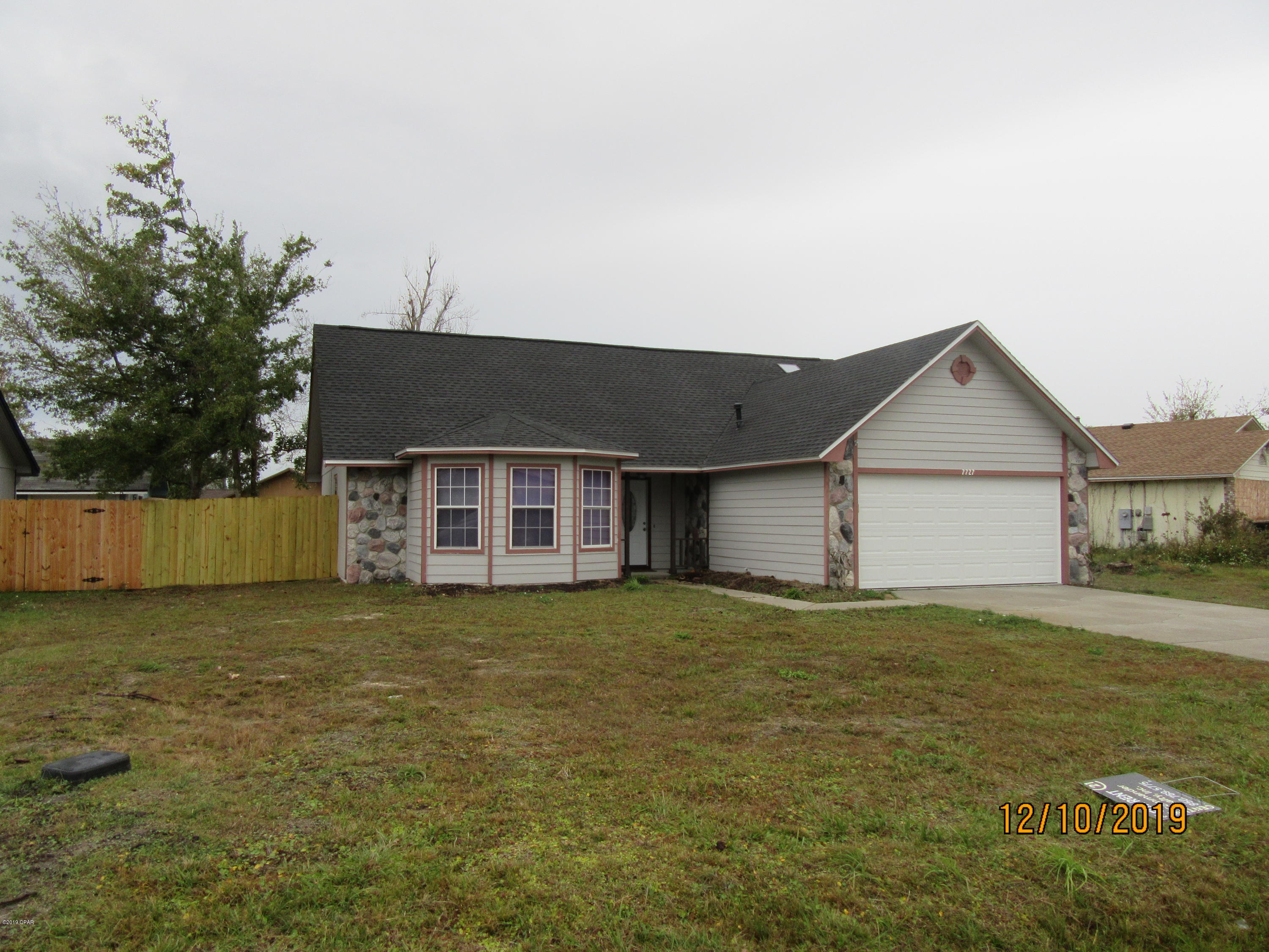 3 Bedroom 2 Bath home, convenient to Tyndall AFB, shopping and dining. Screened room, tile and carpet throughout. New appliances and interior paint. All property sizes and ages are approximate, please measure and/or verify if important.

School assignments are subject to change, please check with Bay County for most accurate information.

Deposit is the same as the rent.

Pets NOT Allowed!