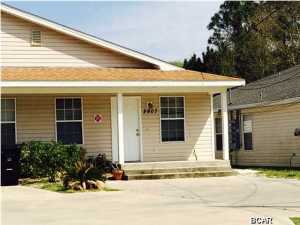 Two bedroom two bath triplex located in the North Lagoon are, and only minutes to the beach. Unit is a split bedroom with tile kitchen, dining and bathrooms, and vaulted ceiling in living room.