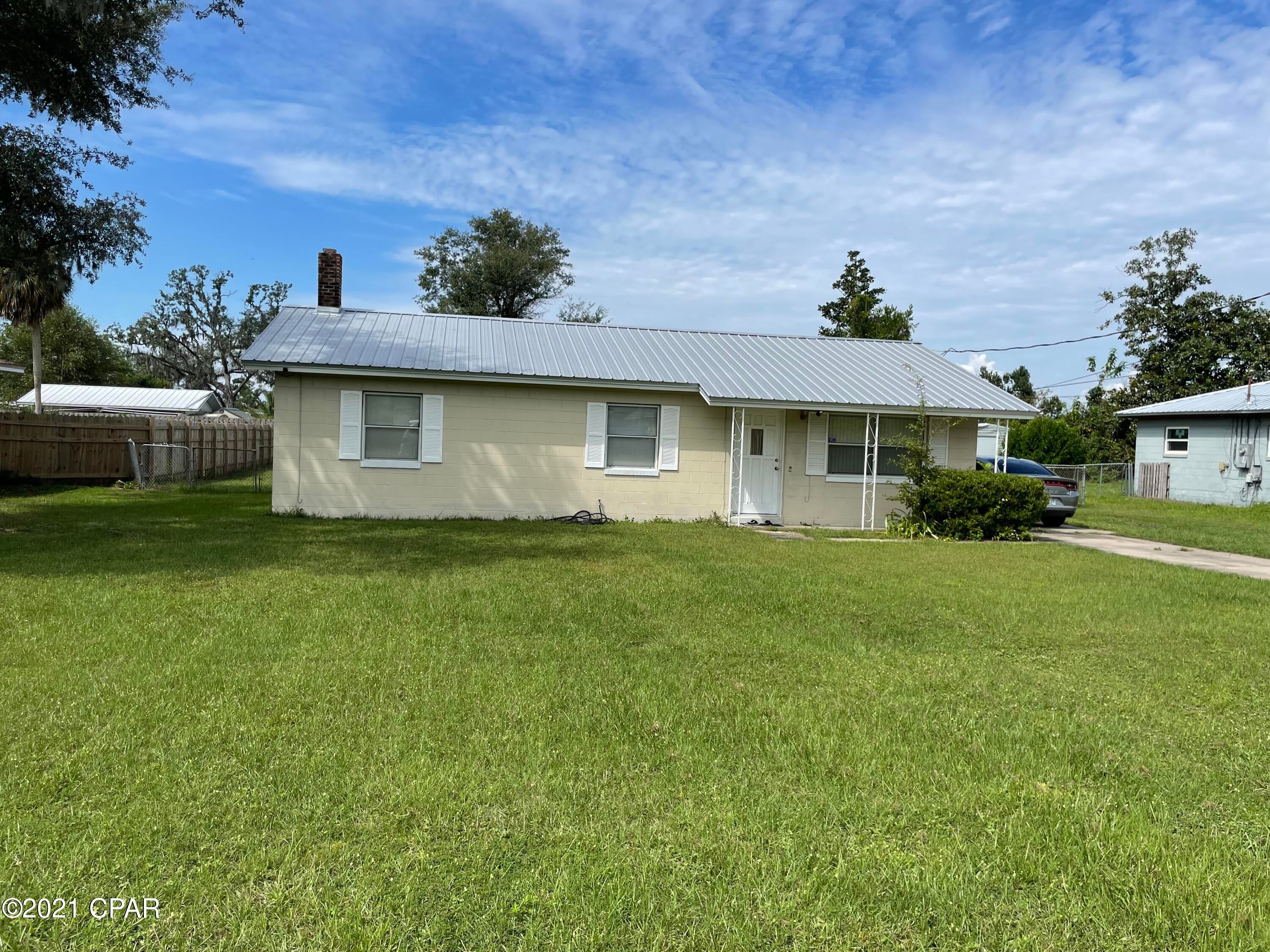 Cute 3 bedroom, 1 bathroom home in Lynn Haven. 

Sitting on a large lot, with a spacious backyard. Wood Burning fireplace in master bedroom. Rood installed in January of 2015 and according to insurance company, no damage from Hurricane Michael.

Great opportunity to purchase an income producing property with a current lease. 

Tenants lease is through February 2022. Anyone interested in purchasing as personal residence would need to close after February 2022.