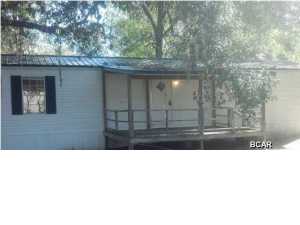 Very nice 3 bedroom 2 bath mobile home in the Green Head area and situated on a large lot. Water and sewer provided! Quite country living, animals negotiable with $150 non-refundable animal fee.