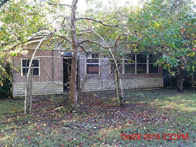 2 Bedroom, 1 Bath home in city limits of Alford. Nice, quiet location on a paved street. Large brick wood-burning fireplace. This can be a nice home in a great location for your family or for a rental property. Home has 1778 square feet and is located on almost an acre of land.
