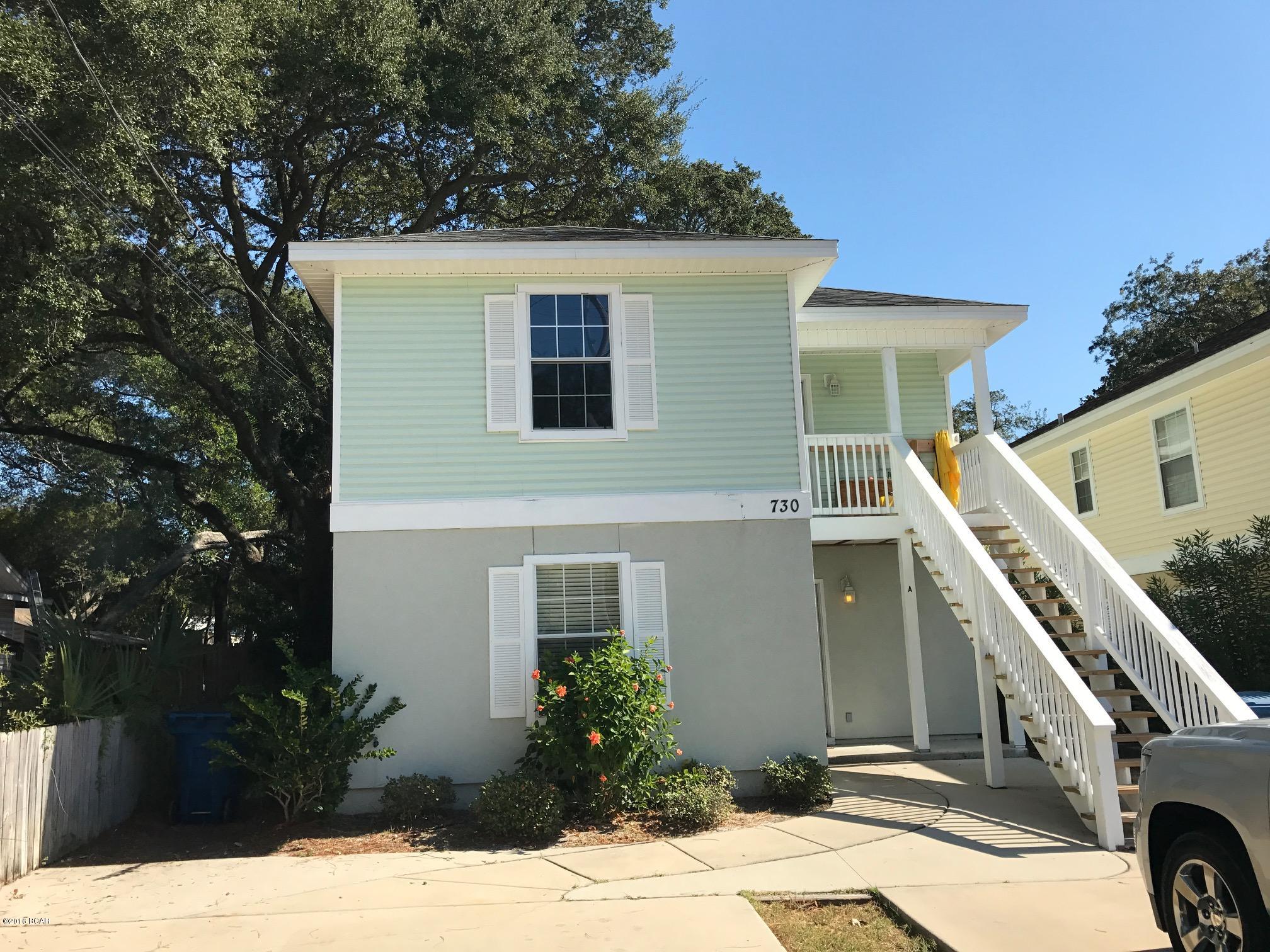 Close to Downtown Panama City, Bay Medical Center, Bay County Court House, and just minutes from the Panama City Marina. This is a 3 bedroom, 2.5 bath duplexfeaturing split bedroom plan with laminate hard wood in the living area, breakfast bar, and fenced back yard.