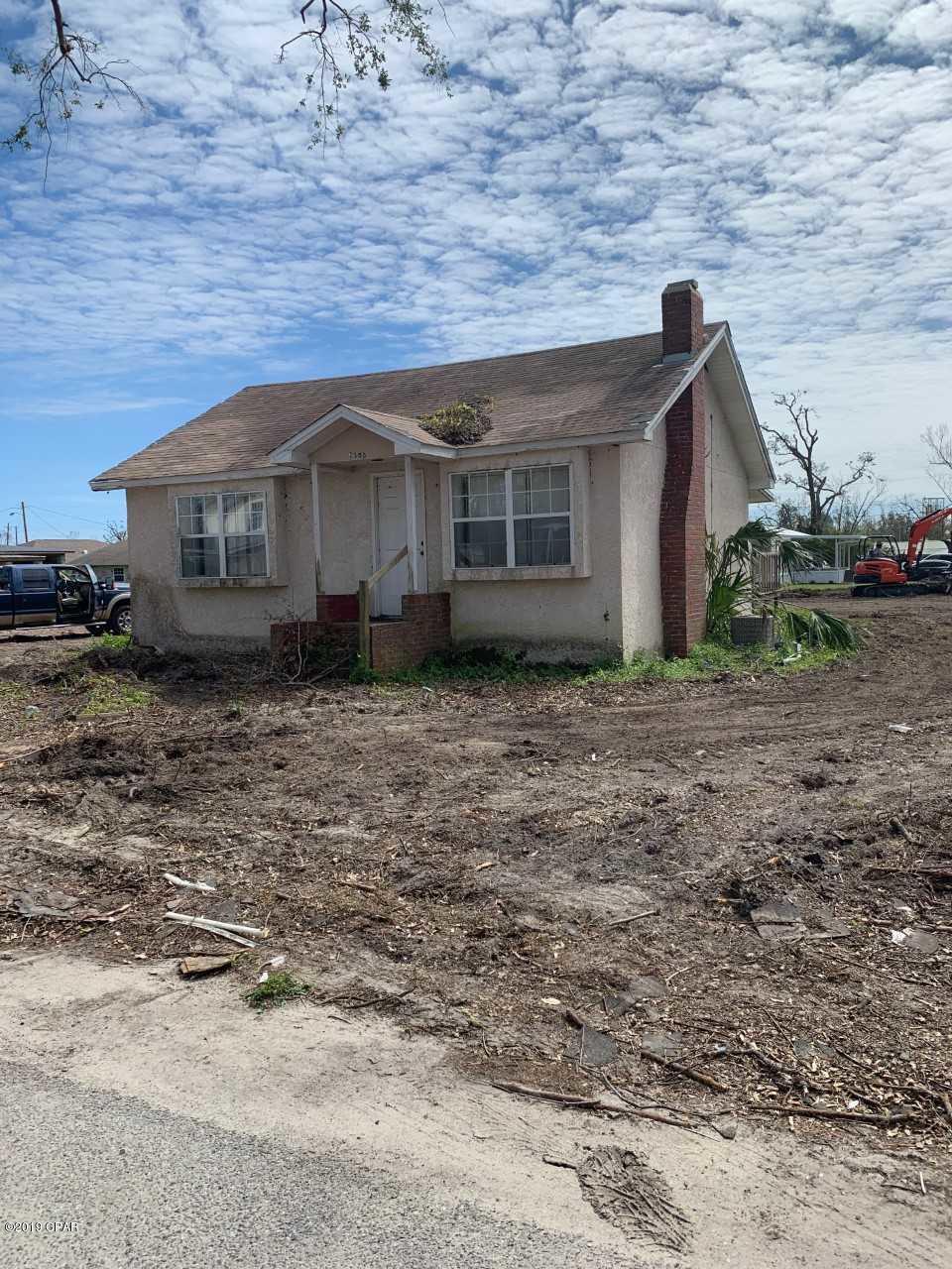 Attention Investors and Cash Buyers! Seller is in the process of dividing the parcel into

3 lots, and considering building spec homes. The home on the property would make a great rental house, or investment property too. There are lots of options with this parcel! Check it out today!!!