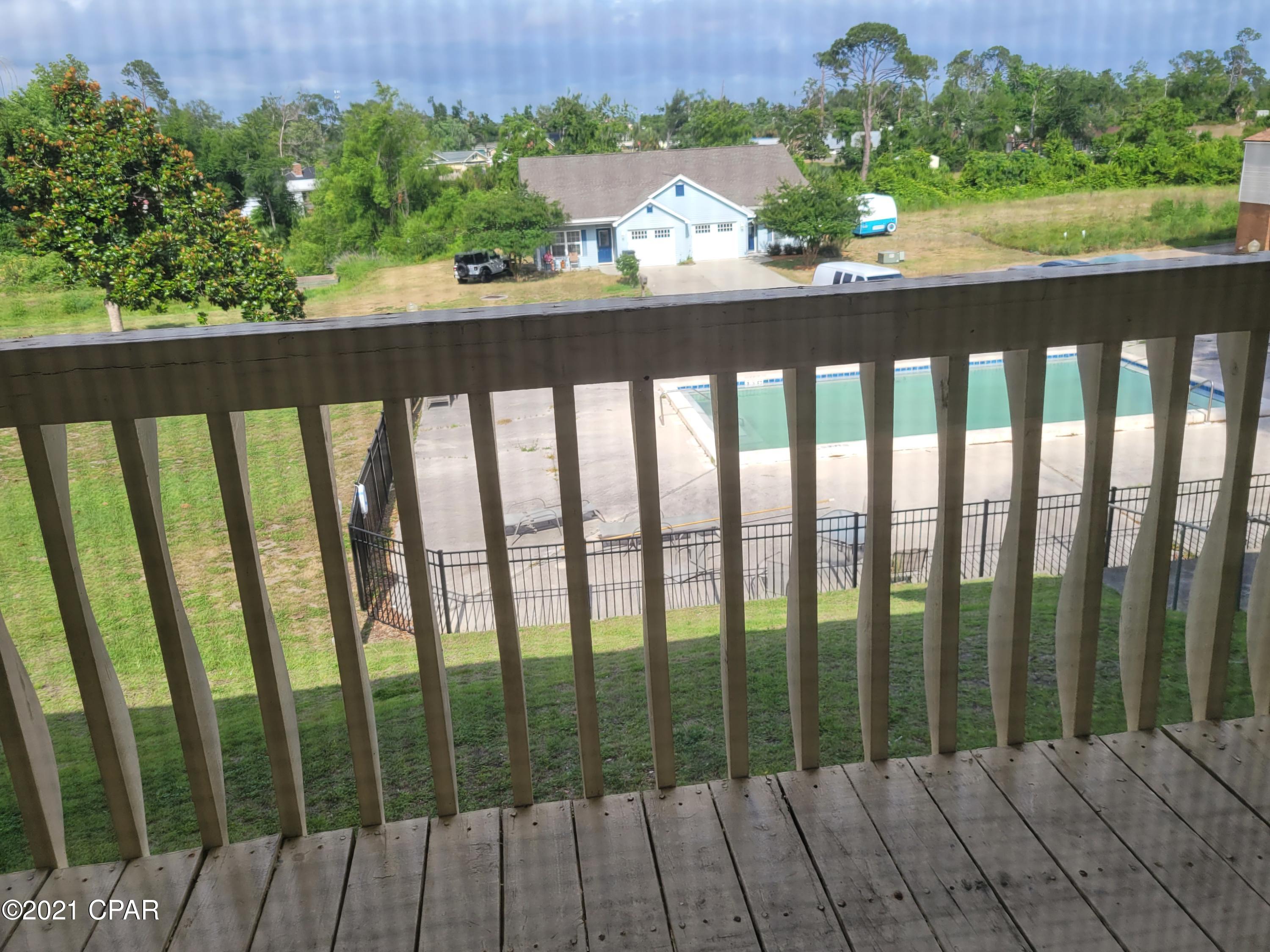Clean rental in the center of Panama 

City. Unit has washer/dryer hookup and complex has a pool. Year lease or longer.

Application required. No smoking in unit. Small pet with pet fee of $350.00