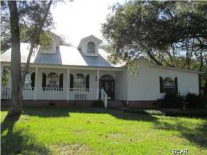 LAKEVIEW, 3 BEDROOM, 2 BATH HOME WITH COUNTRY FRONT PORCH, OPEN LIVING AREA, LARGE BEDROOMS, DETACHED GARAGE, LARGE KITCHEN WITH ISLAND AND DESK AREA, BUILT IN BOOKSHELVES. PETS NEGOTIABLE.