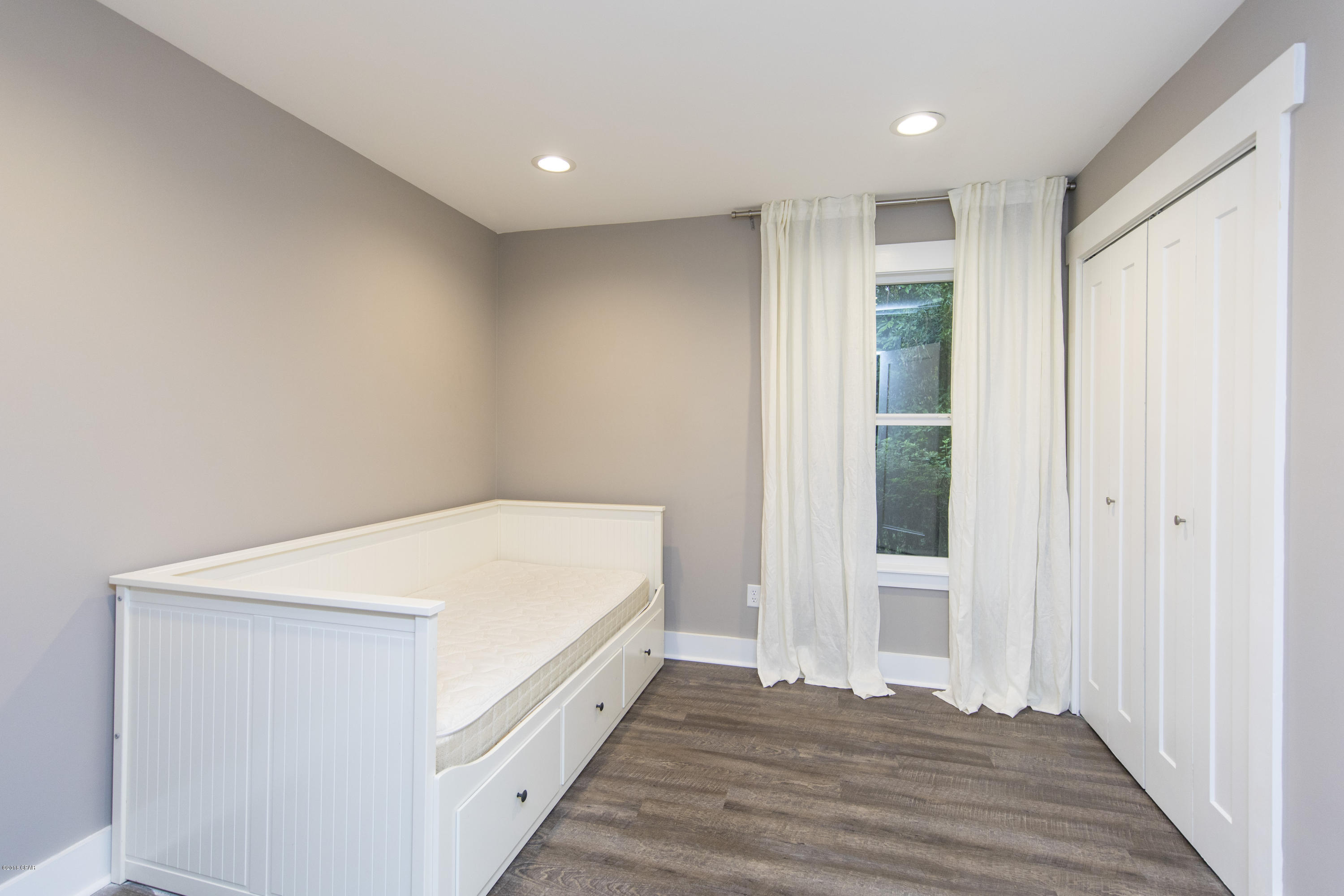 College Point 1st Add - Residential