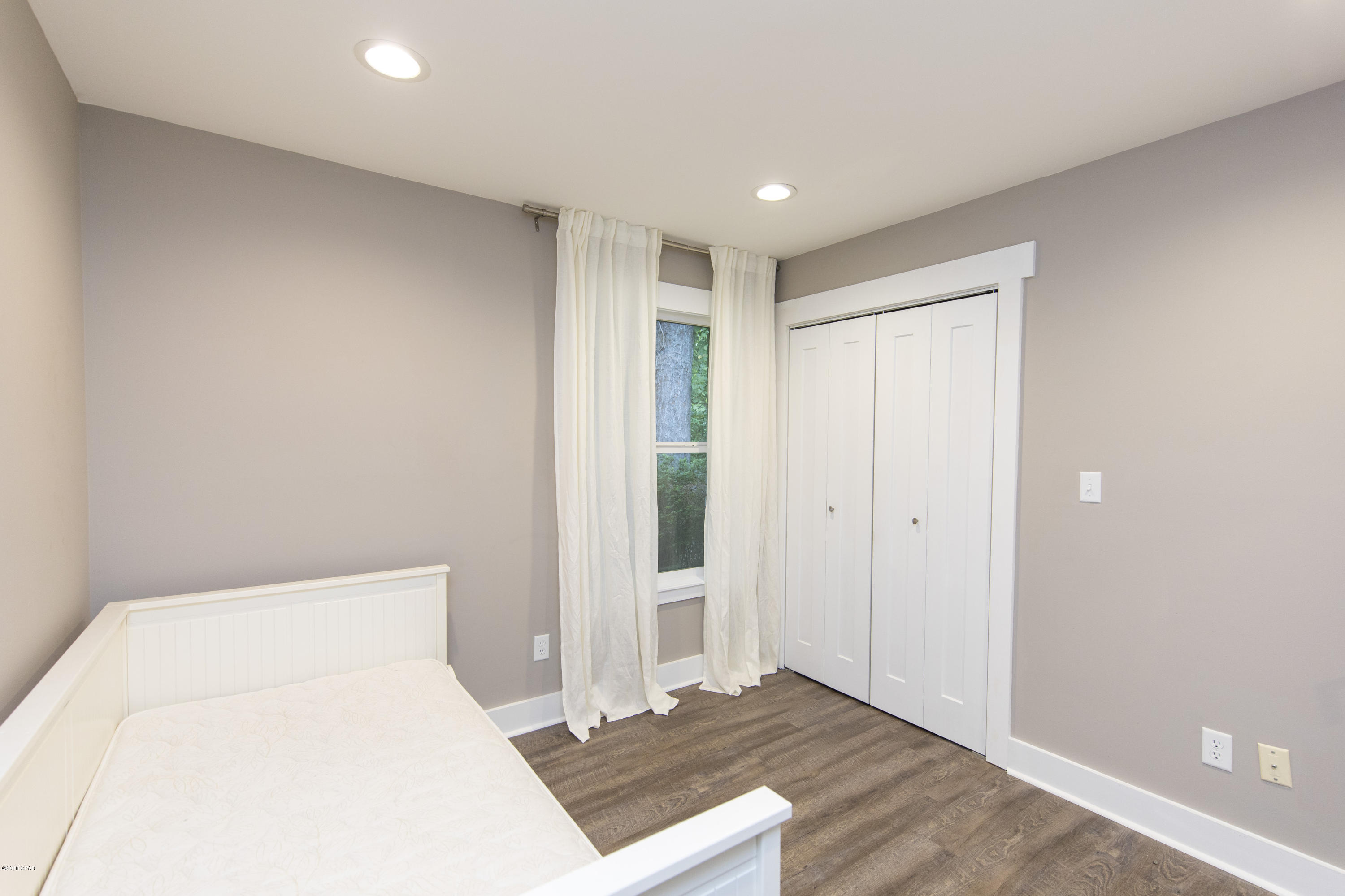 College Point 1st Add - Residential