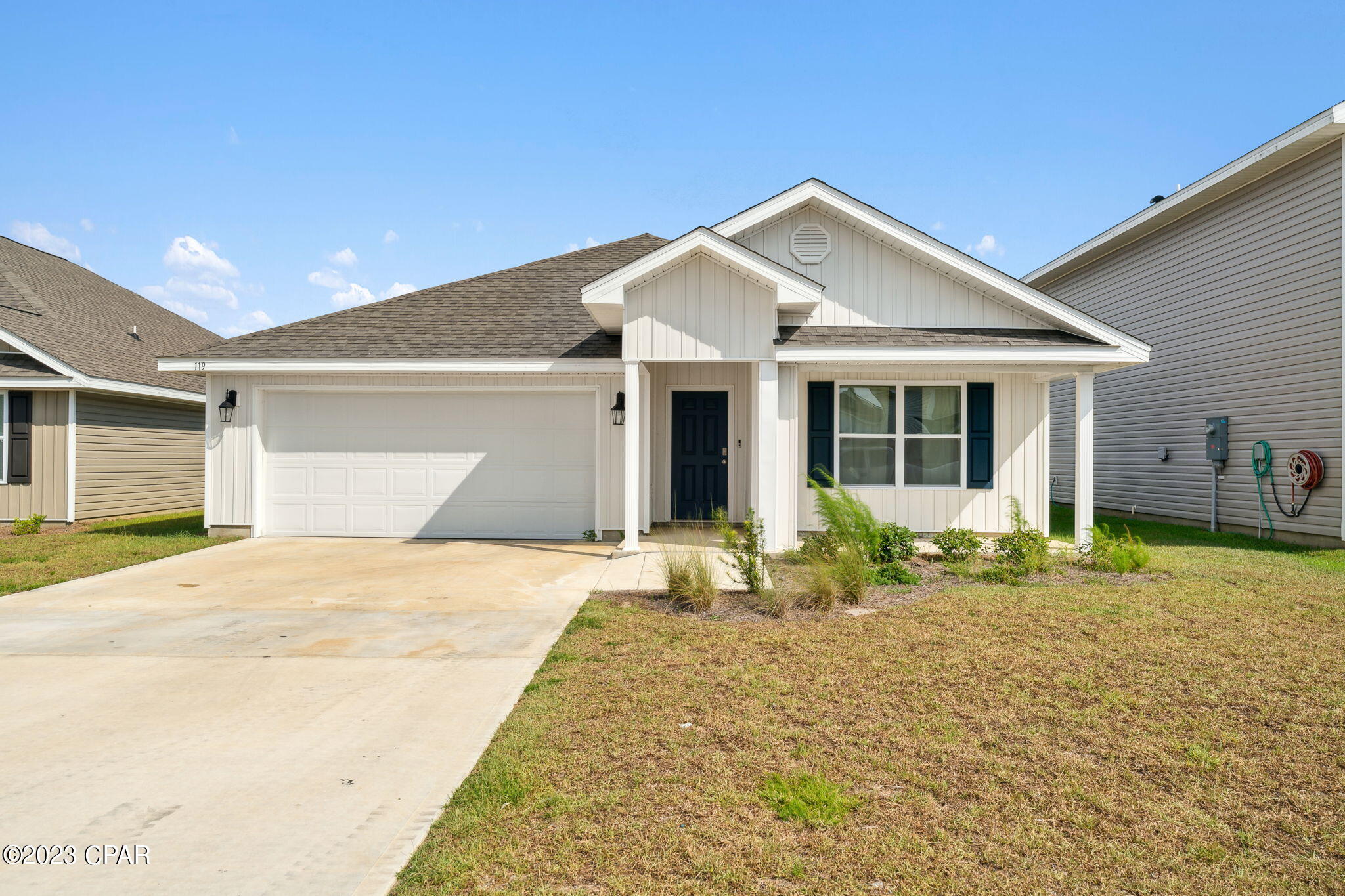 Bridge Harbor  4 bedroom 2 bath home for rent in Beautiful Bridge Harbor. The comes with Stove, Refrigerator, Dishwasher, Microwave, Washer and Dryer. There is a two-car garage along with a large backyard. There is community pool for those hot summer days.