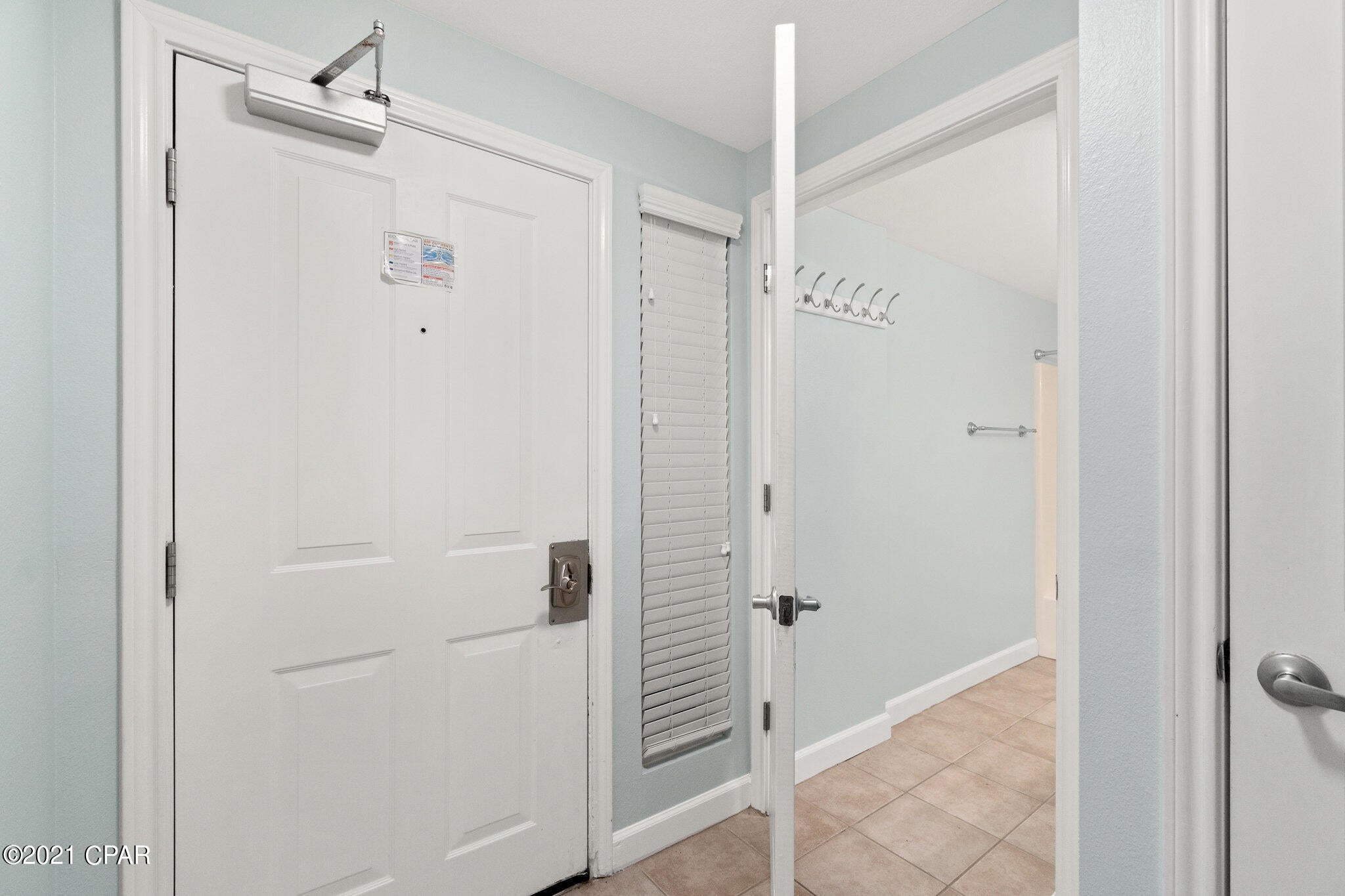Beautiful studio suite in one of the hottest resort style condos in the area. Priced to sell and won't last long. It has all the amenities: gorgeous lagoon pool, hot tub, direct beach frontage, fitness center and more. Two tiki bars serve lunch and dinner. If that's not enough you can walk next door to one of the best restaurants in Panama City Beach, Pineapple Willys. This unit comes with its own designated parking space.