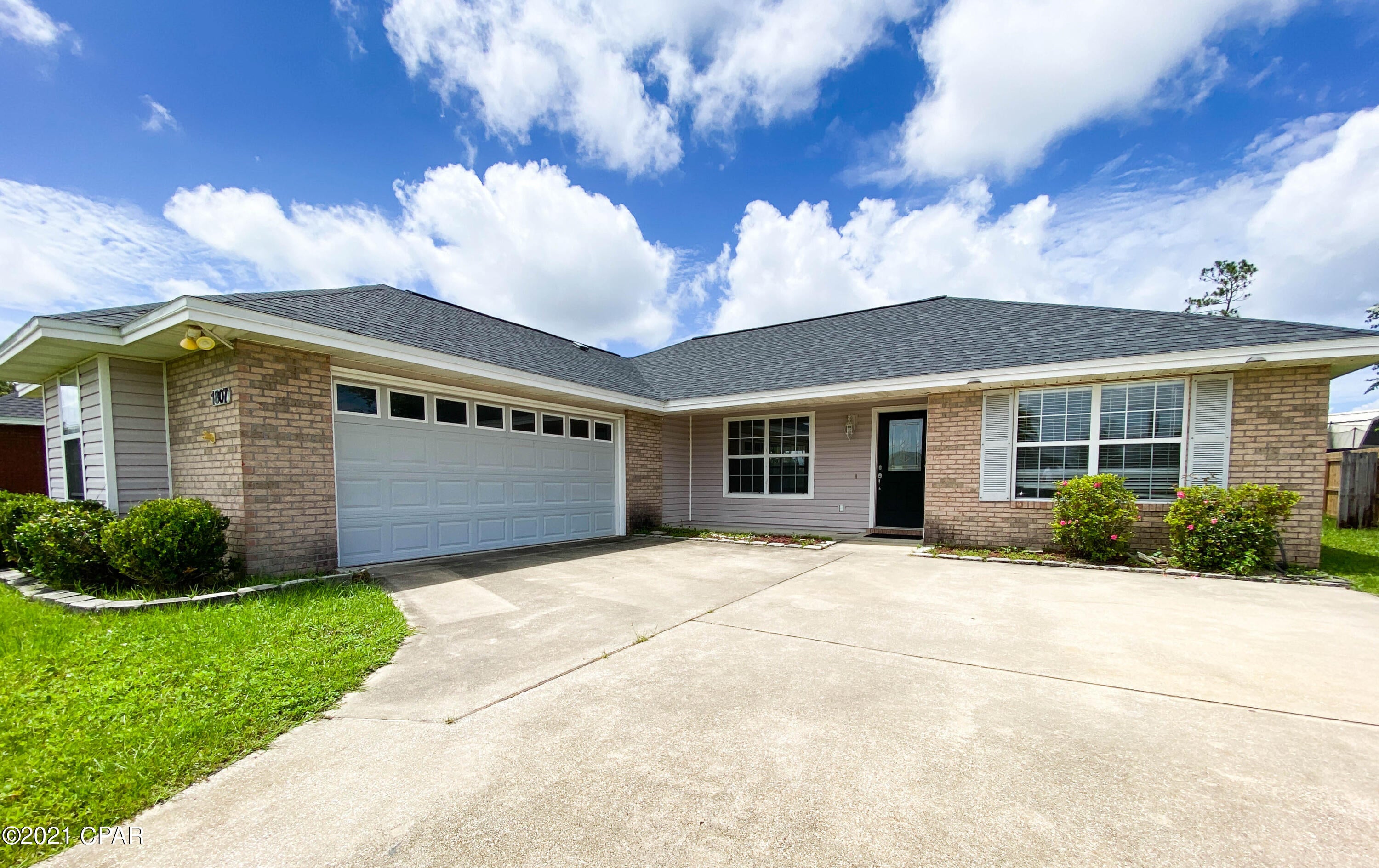 Attention Investors-Don't miss this desirable Lynn Haven home with so much potential. 

Home has a brand new roof.   Features of the home include an open and airy floor plan with split bedrooms, 10 ft ceilings in living and dining area, fireplace, formal dining and breakfast area.  There is also a large backyard with screened in porch, 2 car garage and sits on a cul-de-sac.  Home needs some drywall, some trim, flooring and master bathroom attention to be complete.

This is a MUST SEE in a wonderful neighborhood!