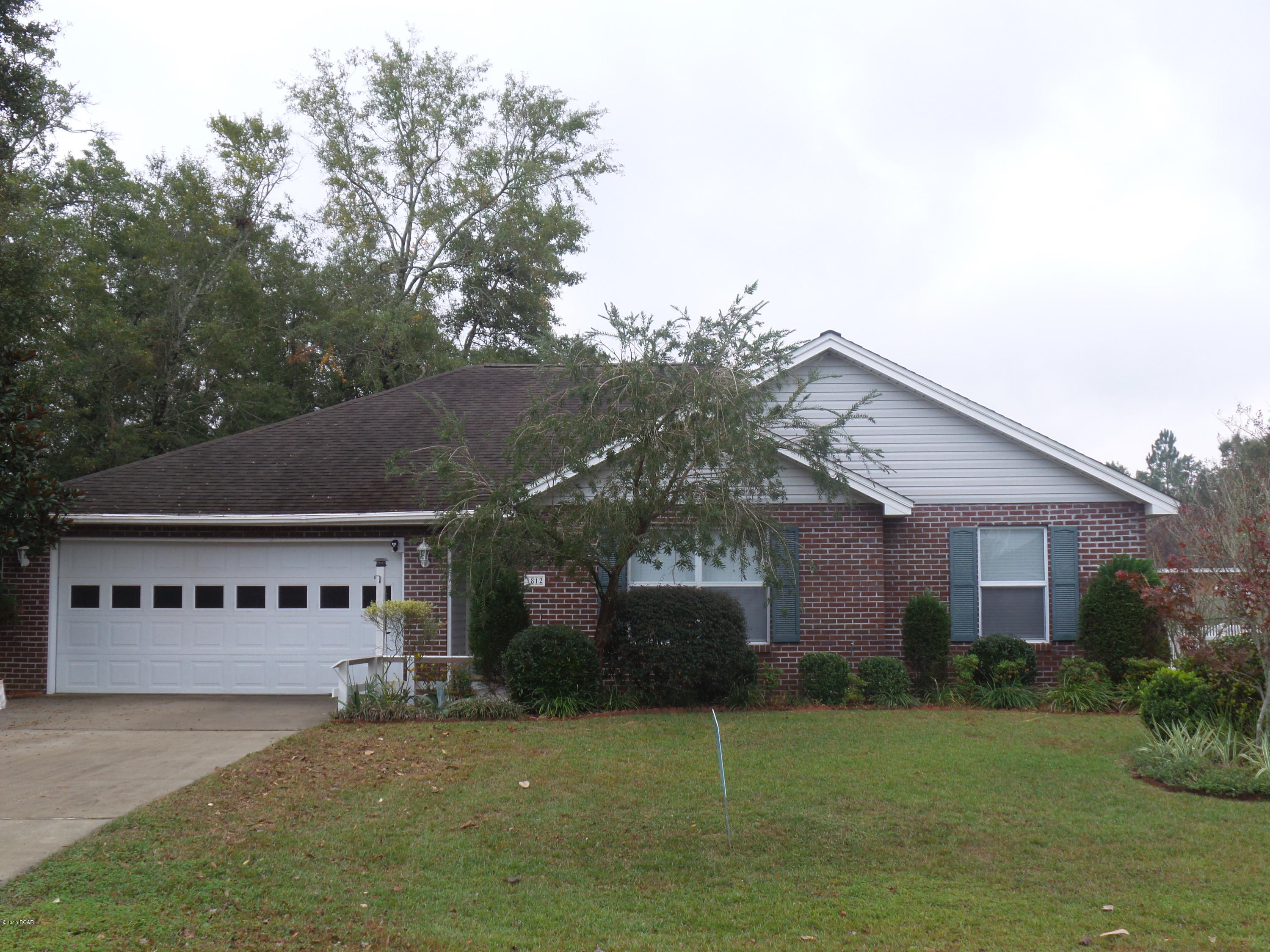 Back on Market! Buyer got cold feet!  Great Home Inspection! Hurry as this home won't stay on the market long! Well maintained home in Britton Woods on a beautiful lot. There is a large great room with an eat-in kitchen. The kitchen features tile back splash along with a refrigerator, dishwasher, stove/oven and micro hood. Flooring is mostly tiled with laminate in the bedrooms. All bedrooms have walk-in closets. Home is located on a cul-de-sac.