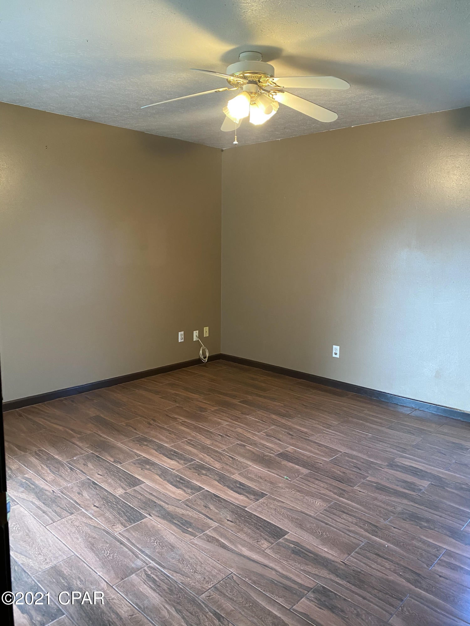 Pine Tree Place Unit 1 - Residential