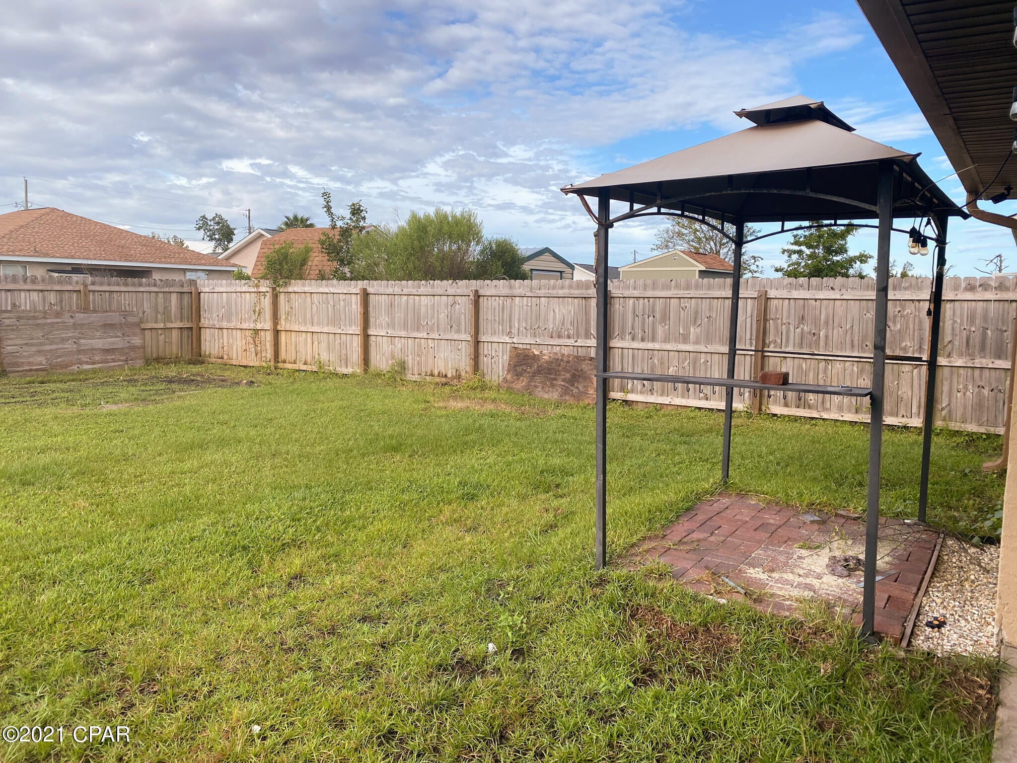 Pine Tree Place Unit 1 - Residential