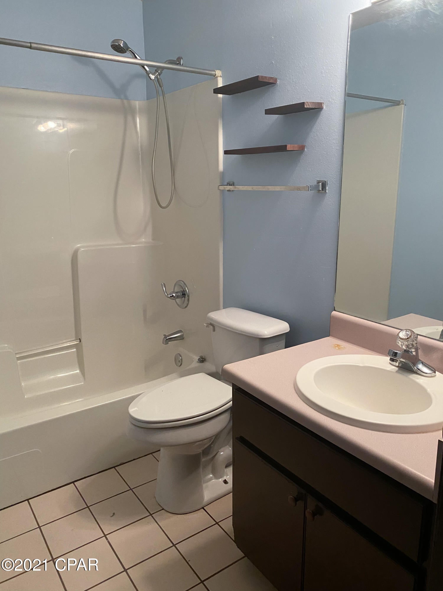 Pine Tree Place Unit 1 - Residential