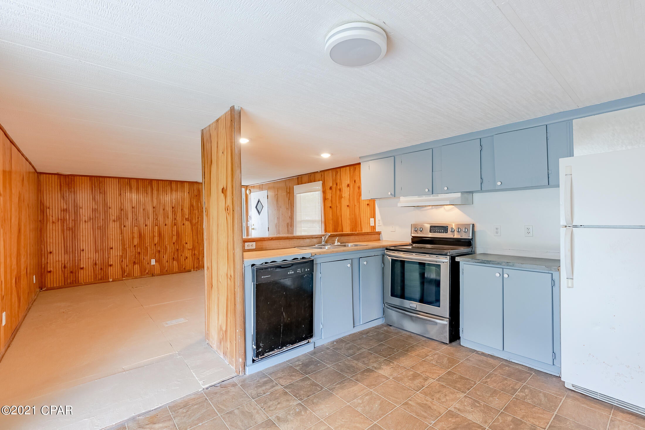 Laguna Beach Estates 7th Add - Residential