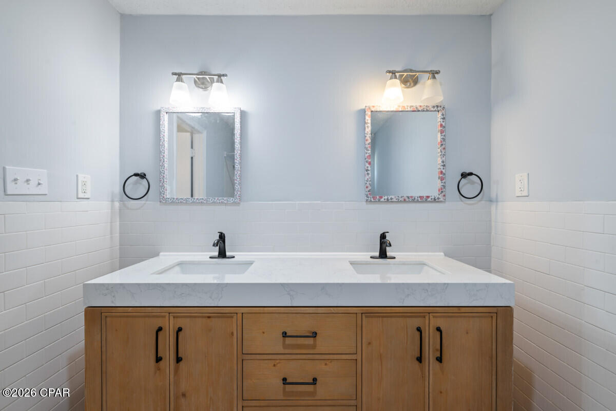Hickory Manor - Residential