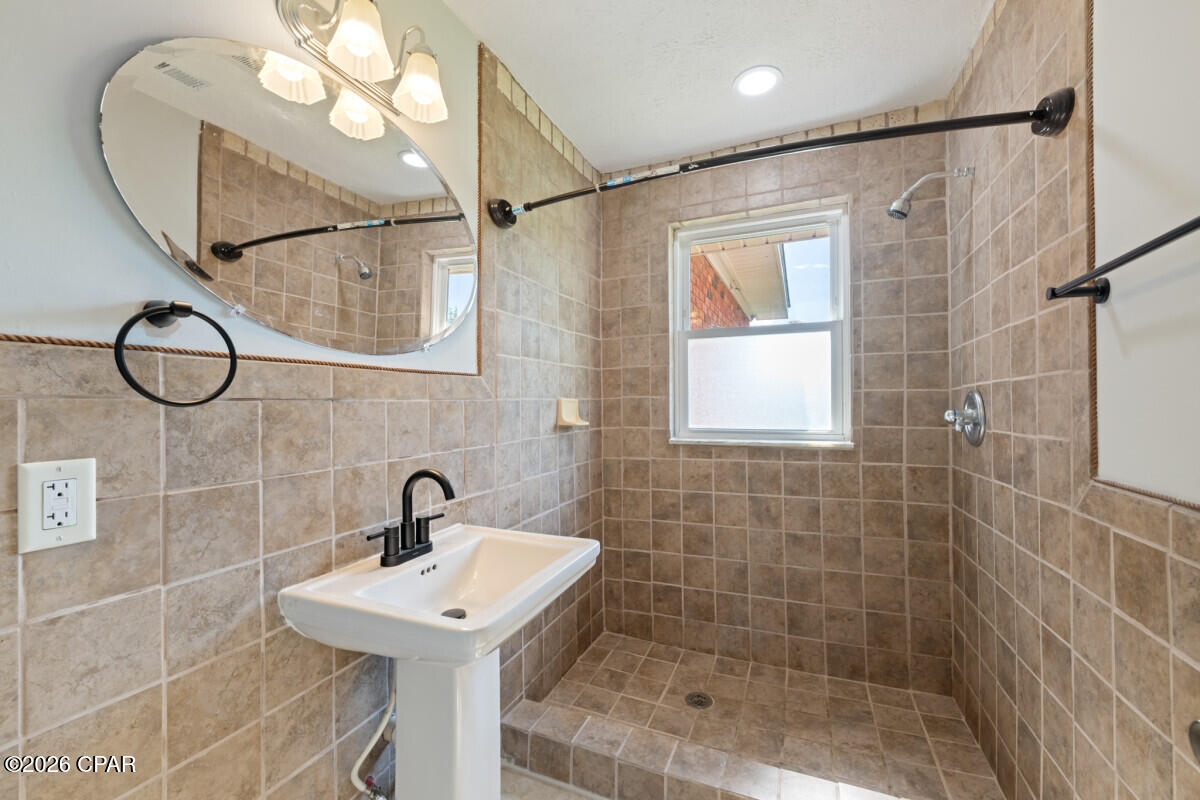 Hickory Manor - Residential
