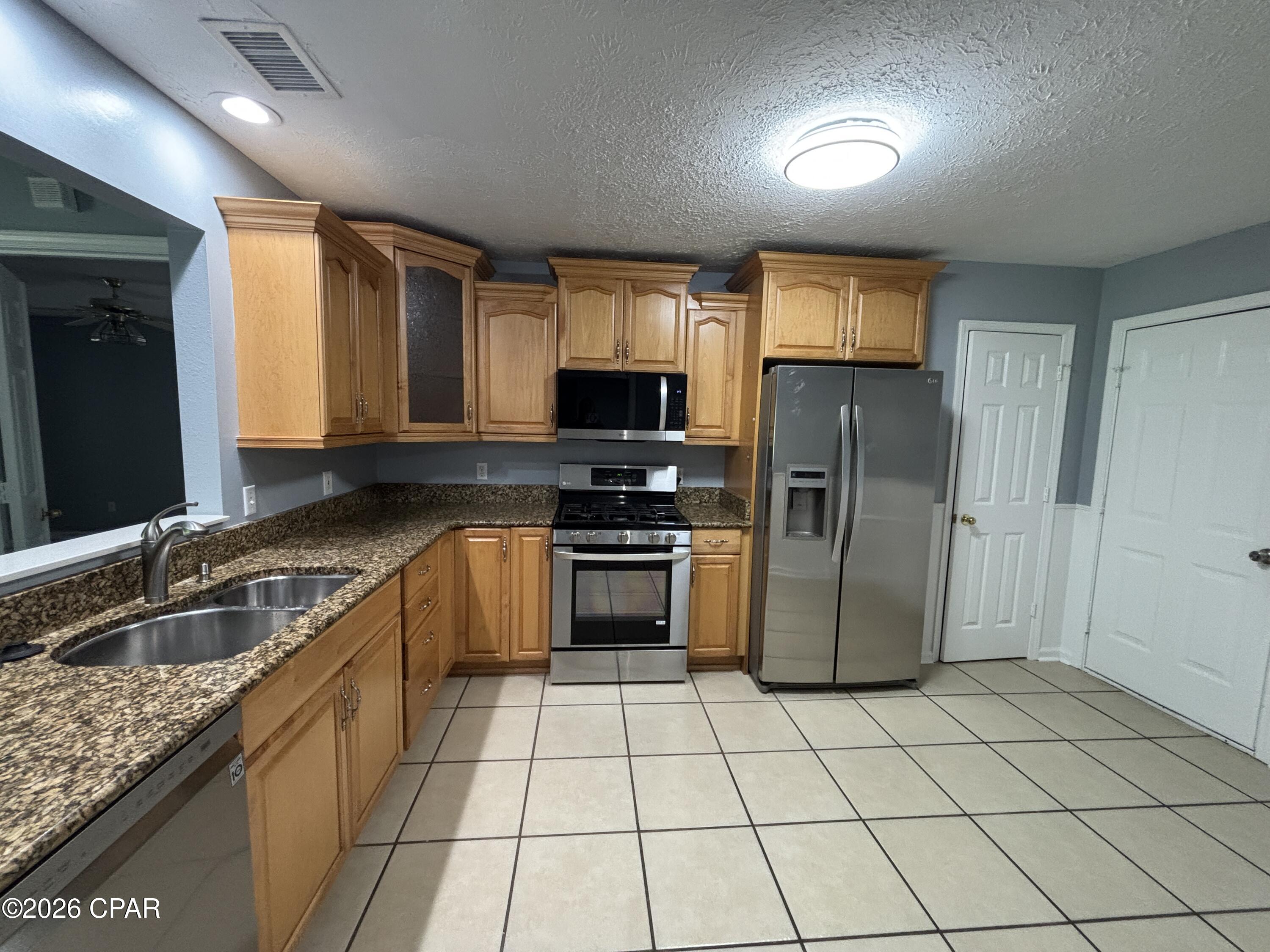 [No Recorded Subdiv] - Residential Lease