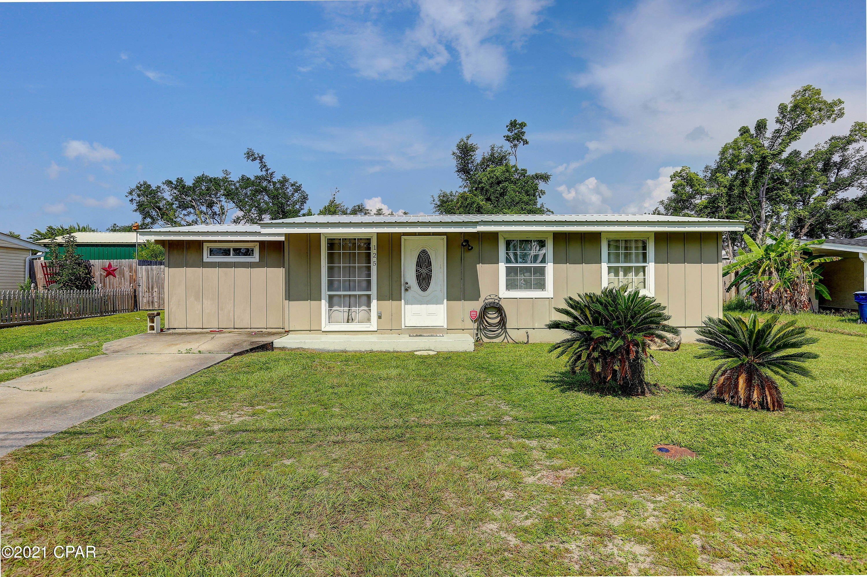 Come check out this cozy Cove home! This 3 Bedroom, 2 Bathroom home sits on just under 1/4 acre. This home has a NEW roof, NEW HVAC and also New LVP in the living room and ''Bonus'' room that could be utilized as a 4th bedroom. The kitchen offers ample cabinet and counter space. The fenced in back yard offers alley access with a double gate so there's plenty of room to store your boat or other recreational vehicles in your backyard! Call a Realtor today to schedule your private showing. 



if important, please verify all measurements.