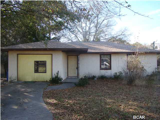 3 bedroom 2 bath investment home in the heart of Springfield. All measurements are approximate and must be verified by buyers.