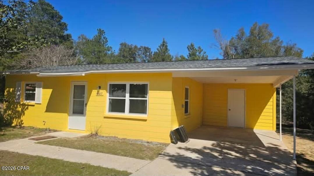 CURRENTLY UNDER CONTRACT, SELLER WILL CONSIDER BACKUP OFFERS!!! DEFINITELY the cutest 1-bed, 1-bath BLOCK home in ALL of Sunny Hills! Absolutely perfect for one or two people. OPEN floor plan with nice-size living room AND dining room! And the large, screened, tiled, ceiling fanned back porch is perfect for BBQs or just enjoying the view of your woodsy, private back yard. Homeowner to the left owns the lot in between, so the spaciousness will feel great. Quick walk to The Sunny Hills Branch of the Washington County Library. Quick access to Highway 77 taking you north to Chipley and I-10 and south to Panama City and Panama City Beach and all that the Florida Panhandle has to offer us. And, don't forget our own popular Boat Lake Swim and recreational park! PS Home is also available to rent!