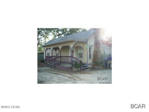Nice remodeled front apartment, quiet area with a church across the street. 



Paid utilities water/garbage/electric up to $175.00 per month.  Large yard with small fenced in area for child or pet. 



Security deposit $800.00. Pet Allowed with Non-Refundable $300.00 Pet Fee.  $35.00 Application fee. 



Can lease for 6.5 months @ $1000.00 per month with utilities paid up to $175.00 per month.