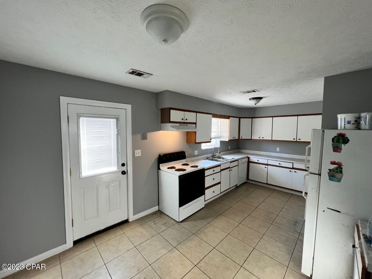 [No Recorded Subdiv] - Residential Lease