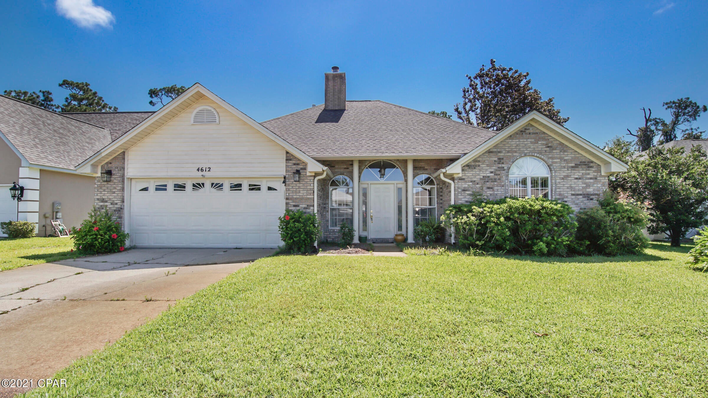 >>>UNDER CONTRACT; Taking Backup Offers!!<<< 

Here is your chance to live in an enclosed neighborhood on the beach--the highly sought after Delwood Point at the Preserve! With only 3 miles to the beach, you're a quick cart ride to local restaurants, marinas, nightlife, and activities!! Enjoy sunning all day or sunset picnics!! Even if you prefer indoors, this home boasts high ceilings, a large master BR, a bonus room/office space with a wet bar, newer roof & HVAC (before closing), a back yard full of greenery, a gorgeous kitchen with newer appliances and island....to enjoy all of your time at home too! This home is a must see if your looking for a great home requiring less upkeep and easy availability to shopping and accessibility to just about everything the town has to offer!!