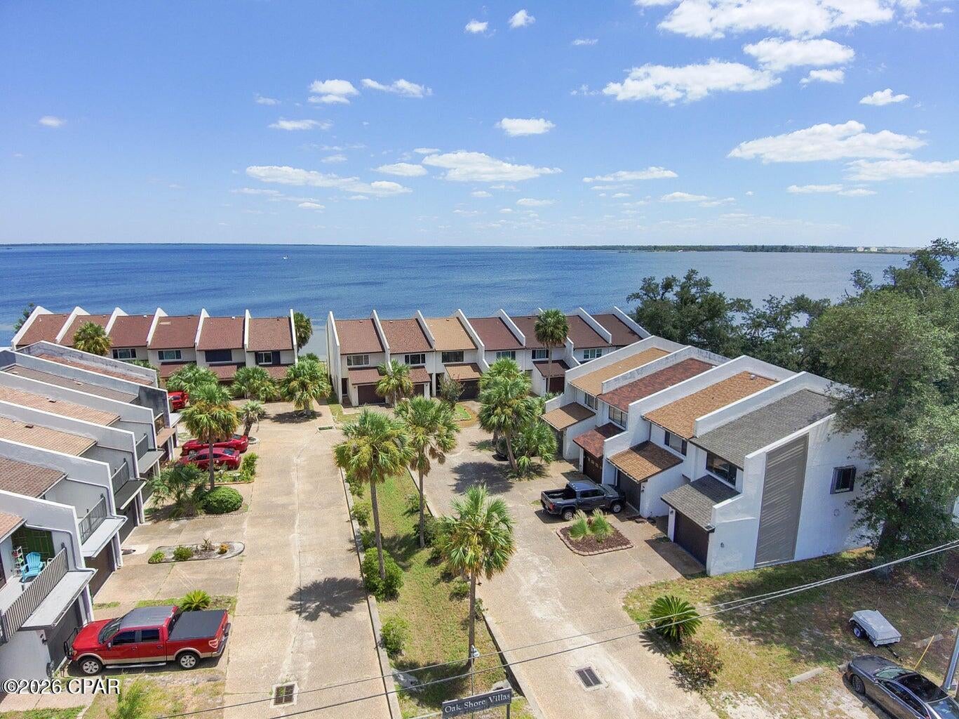 Oakshore Villas Twnhs - Residential