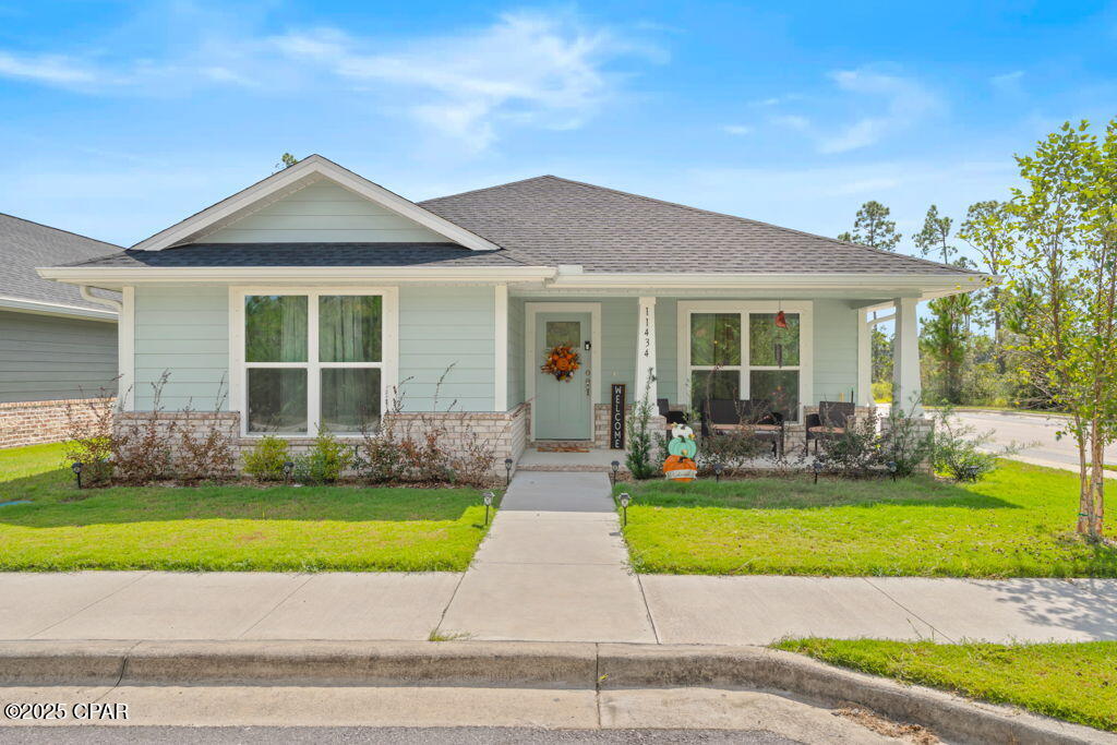MILITARY MOVE IN SPECIAL! Recieve 1/2 off your second months rent! CLose to Tyndall AFB! 

Looking for a beautiful PET FRIENDLY home in a quiet neighborhood? Well look no further! This 3br 2bath home is less than 3yrs old! This home is turn key and waiting for you! 

Must make 2.5 times the rent, no prior evictions or criminal history.