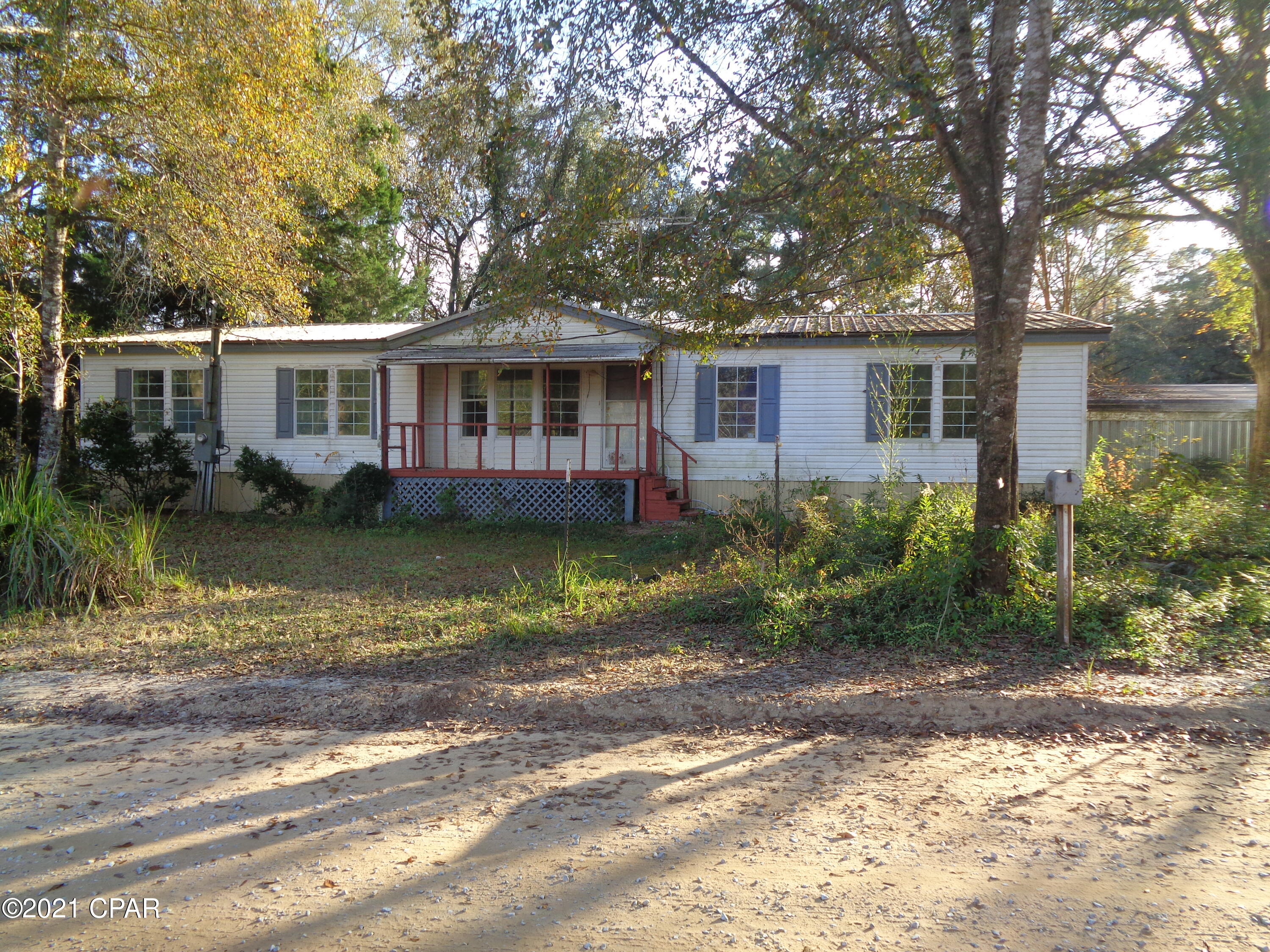 Large 4 Bedroom 2 Bath Mobile Home located in the country on 1 acre. Home is ready for new family. one year lease required. $50.00 application fee. Easy commute to Panama City Beach.