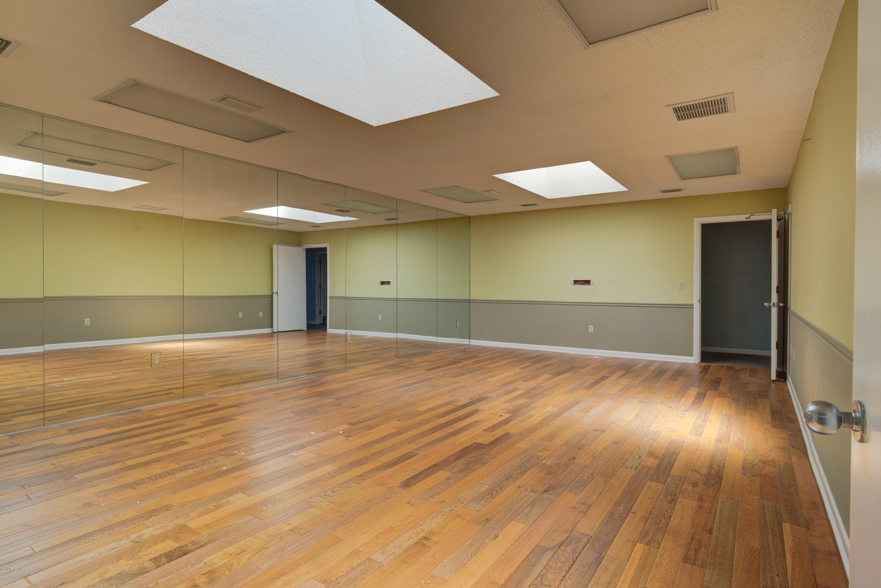 [No Recorded Subdiv] - Commercial Sale