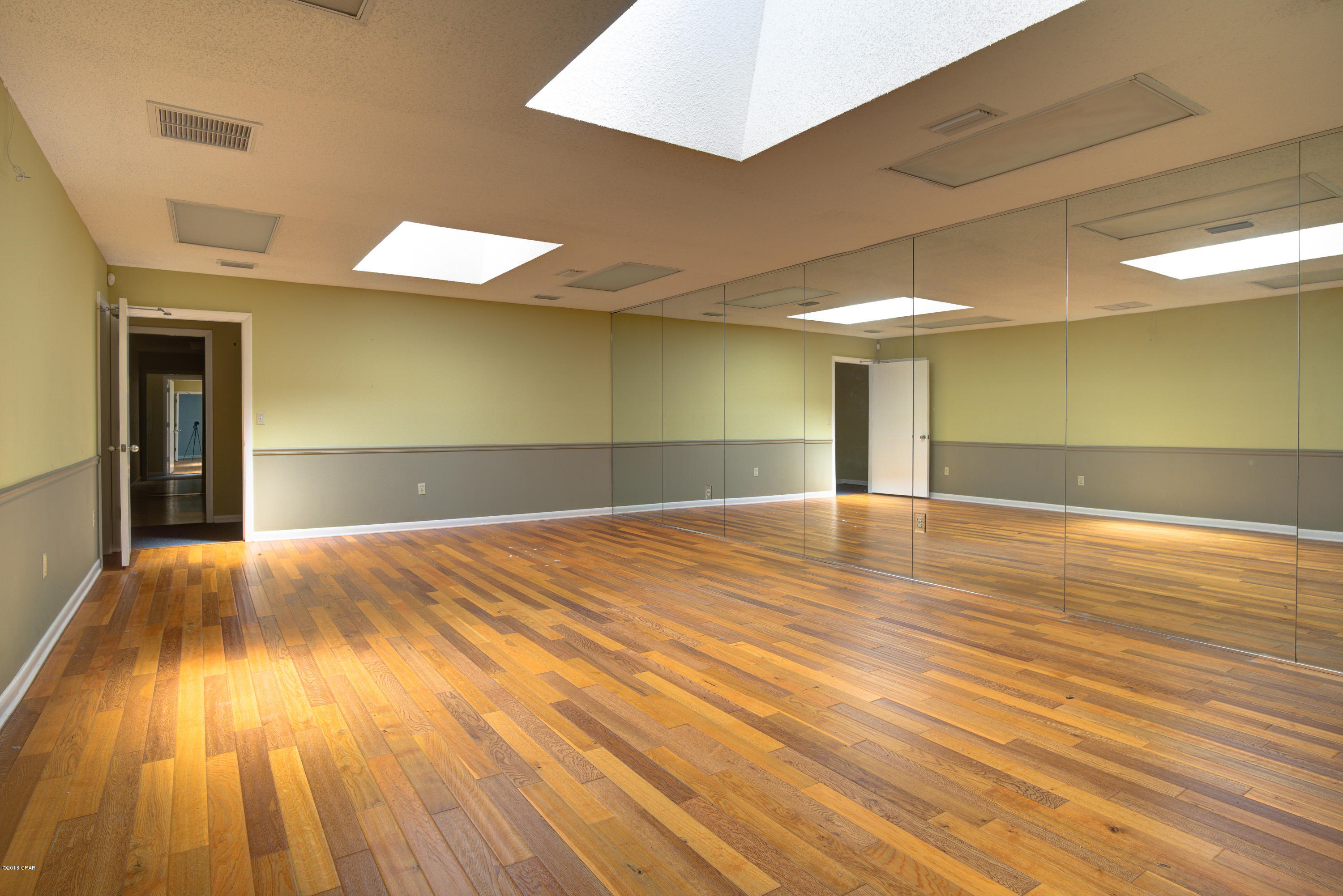 [No Recorded Subdiv] - Commercial Sale