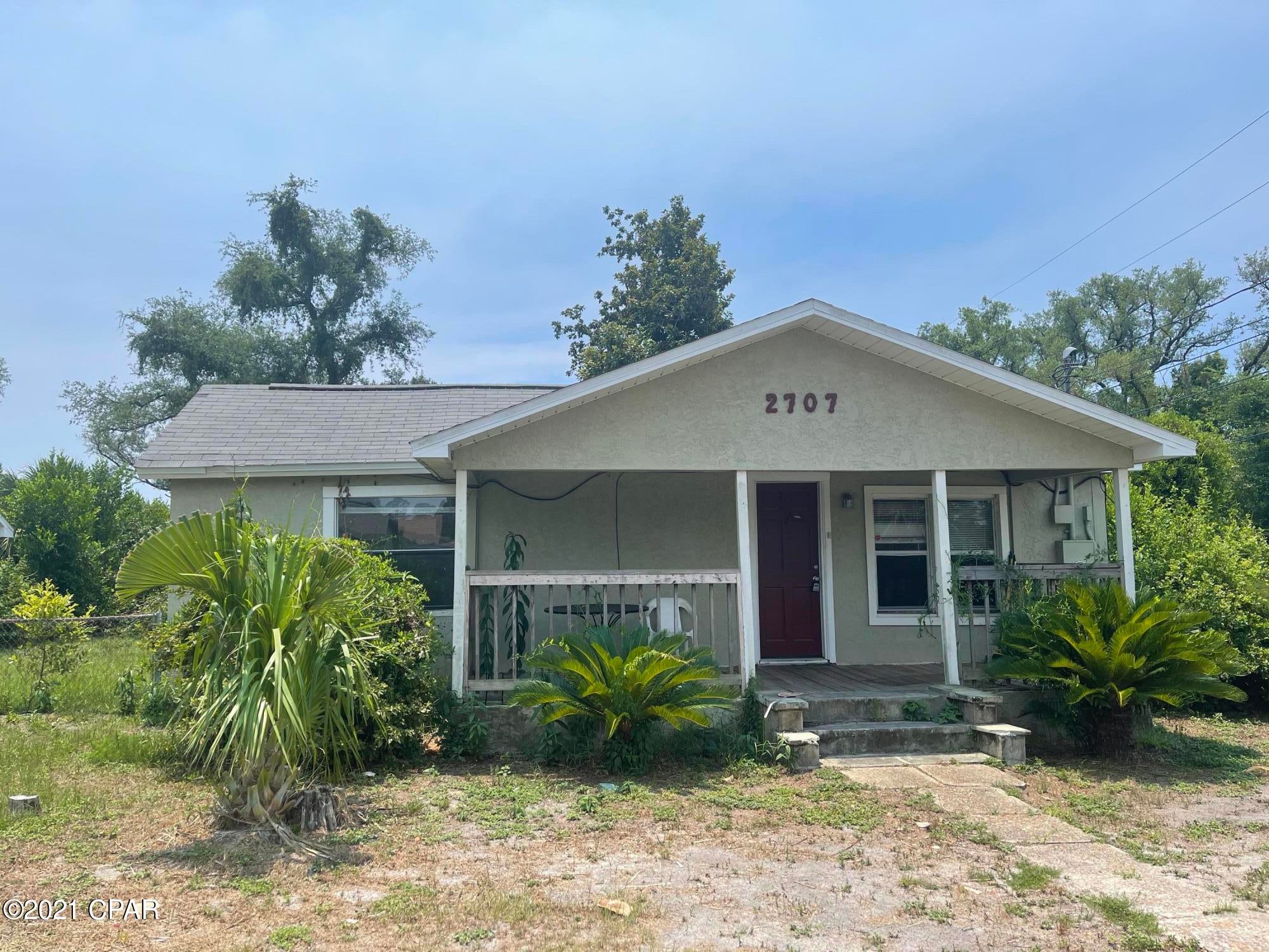 3 bedroom / 2 bath, 1139 sf home on large, fenced corner lot with carport and detached yard building.  This home is in need of a new roof (est $9500) and some TLC, miscrepairs, exterior and interior paint.  Home will not qualify for VA or FHA.  Roof will need to be replaced for insurance purposes.  Bring your cash offer today!